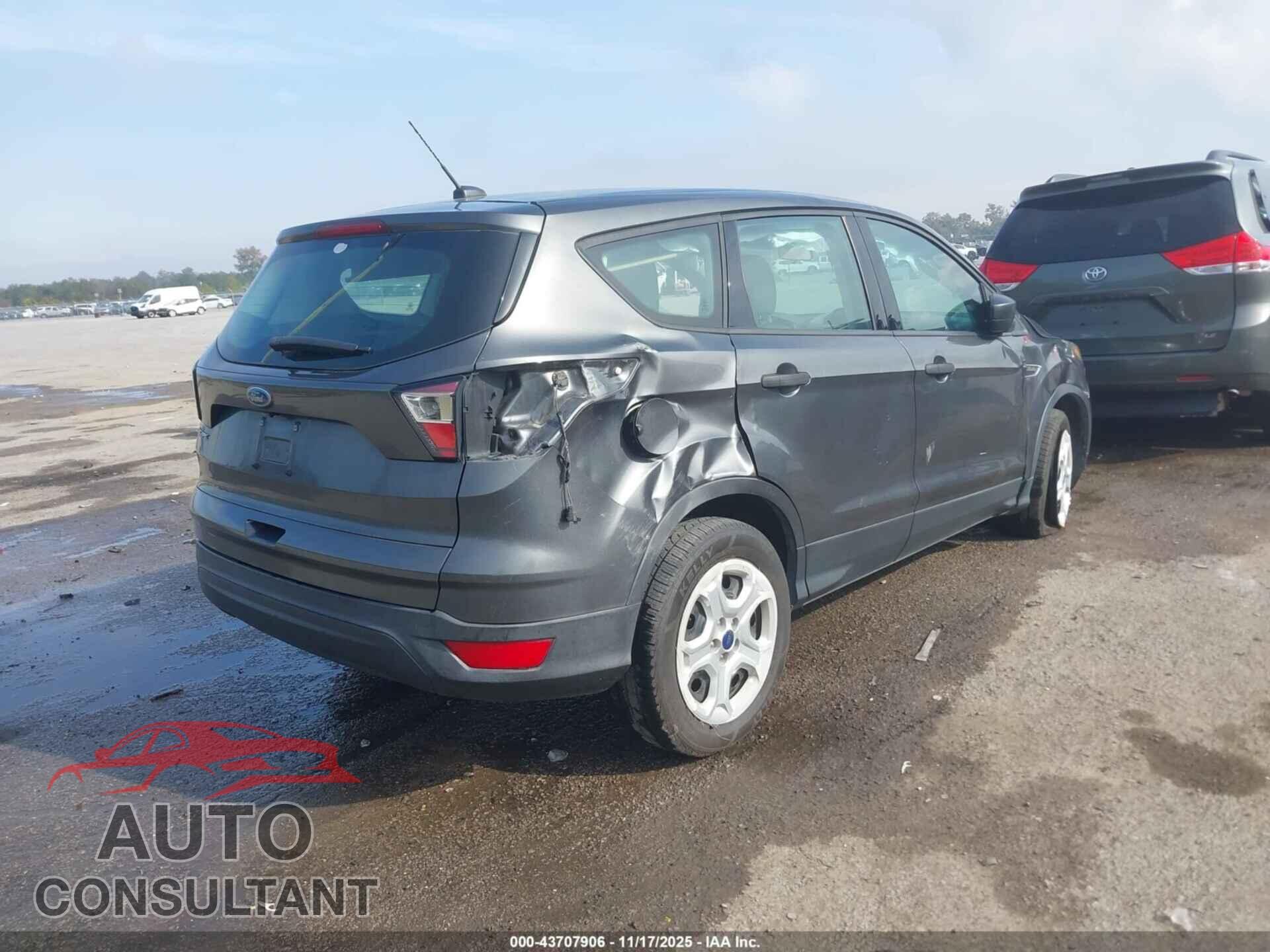 FORD ESCAPE 2017 - 1FMCU0F77HUB96007