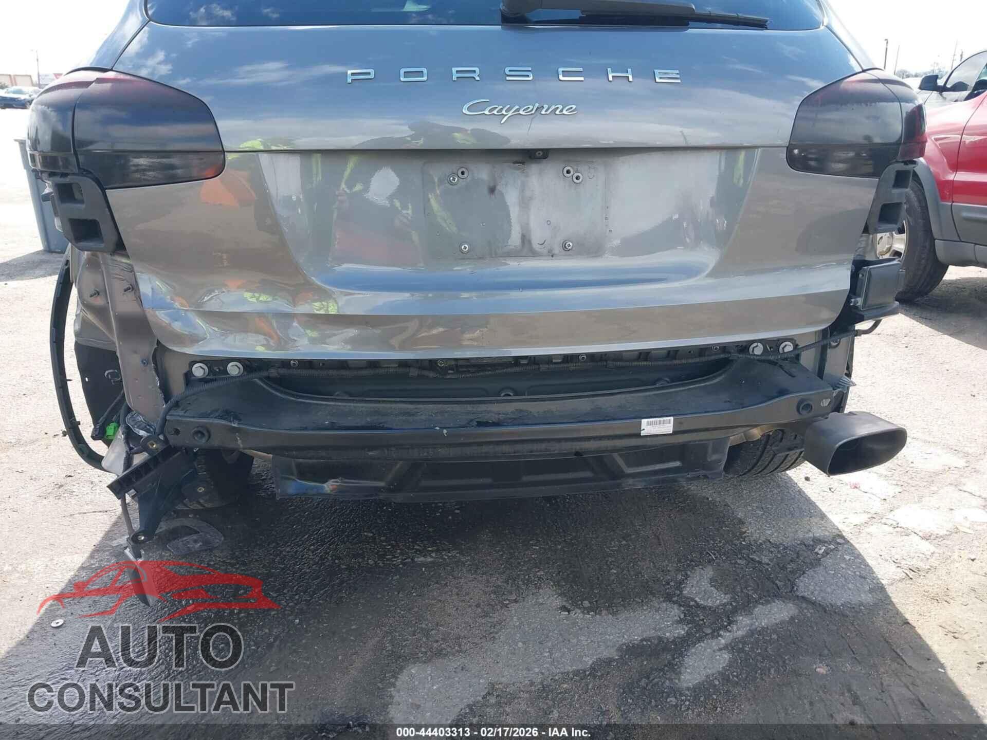 PORSCHE CAYENNE 2018 - WP1AA2A26JKA04569