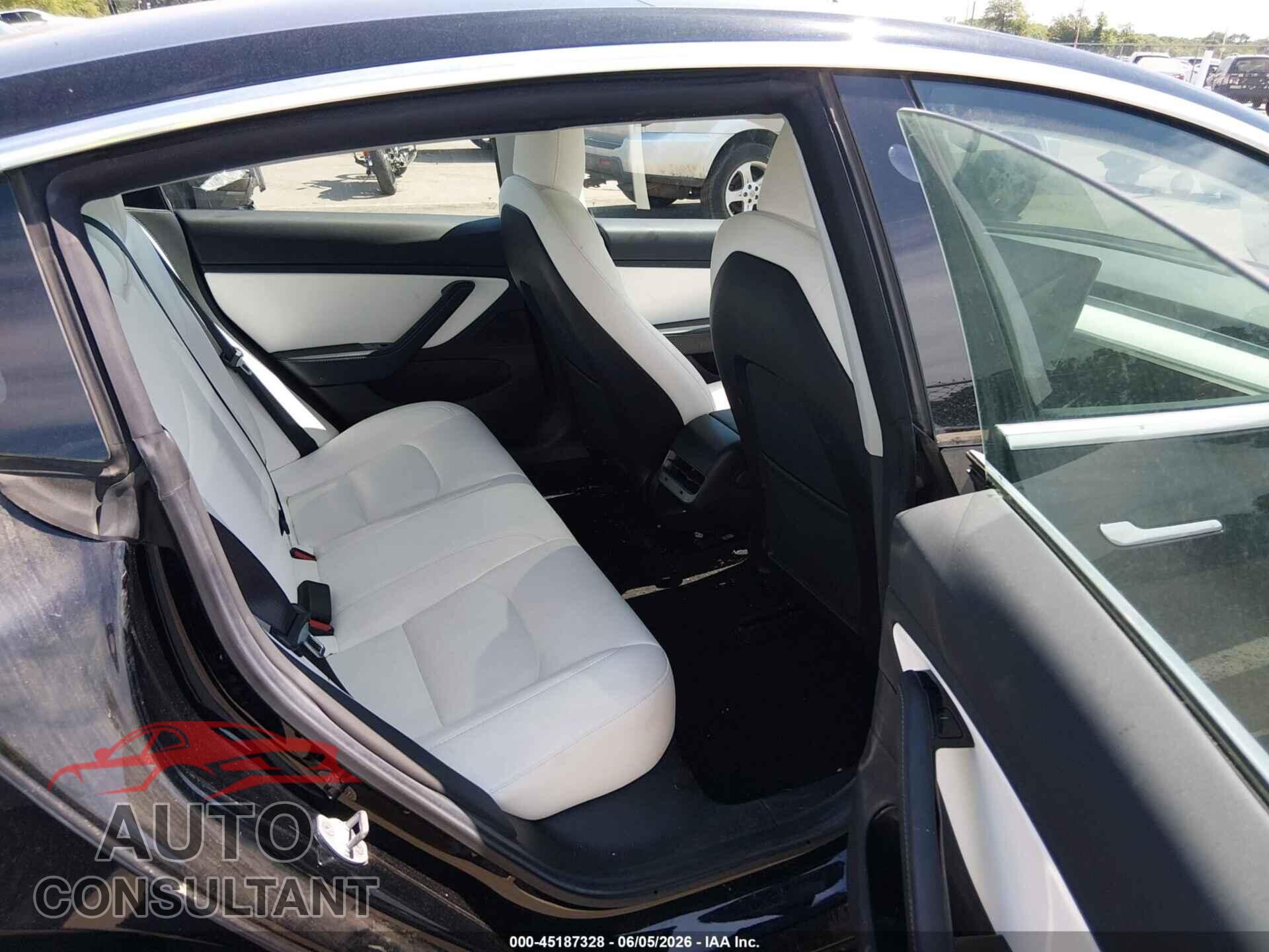 TESLA MODEL 3 2019 - 5YJ3E1EA4KF323543