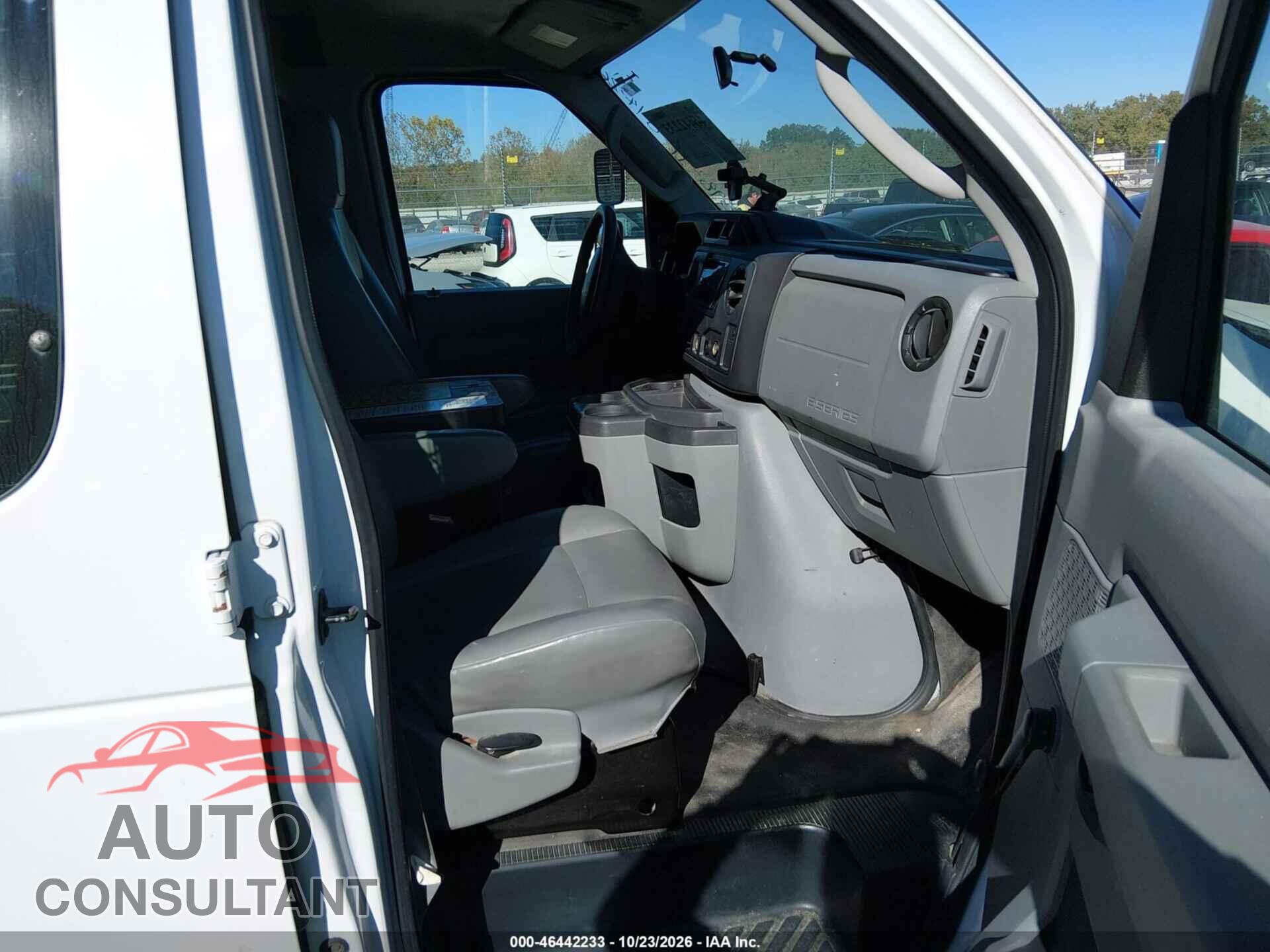 FORD E-350 SUPER DUTY 2011 - 1FDSS3EL2BDA76236