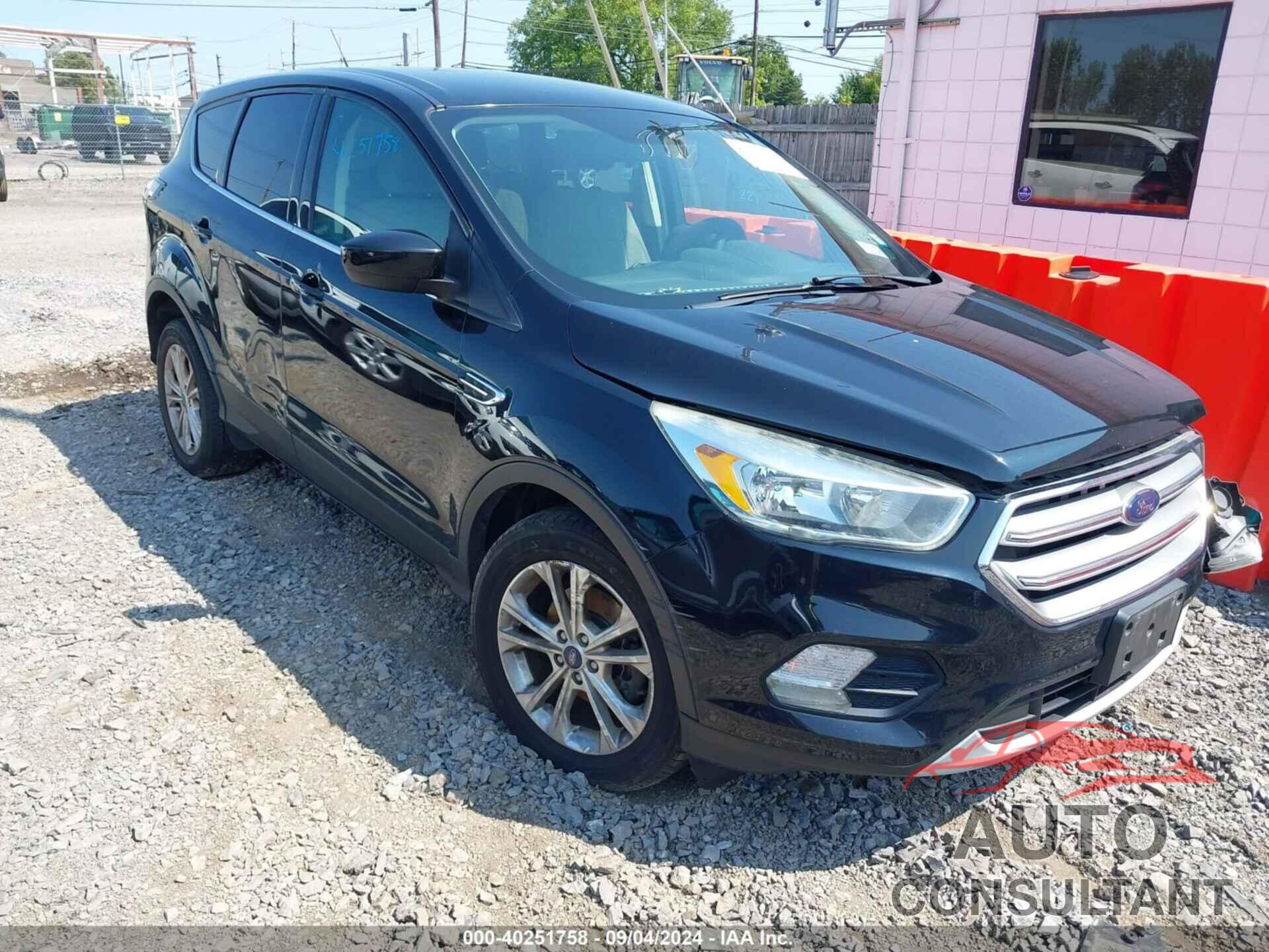 FORD ESCAPE 2017 - 1FMCU0GDXHUC55572