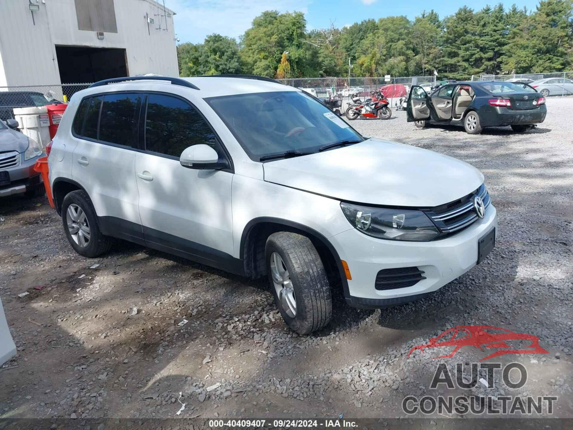 VOLKSWAGEN TIGUAN 2017 - WVGAV7AX5HK010772