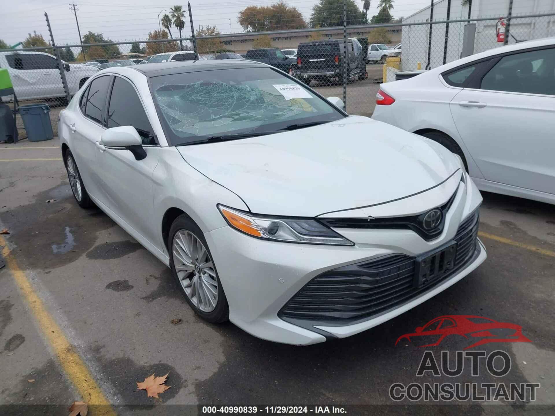 TOYOTA CAMRY 2018 - 4T1B11HK1JU122860