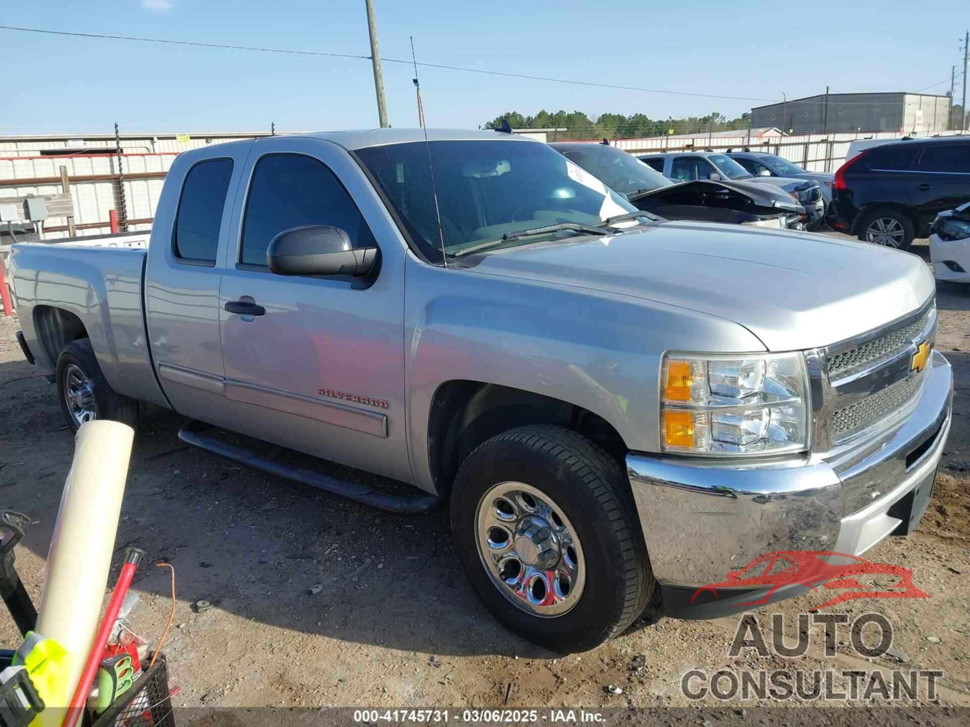 CHEVROLET SILVERADO 1500 2013 - 1GCRCREA6DZ352666
