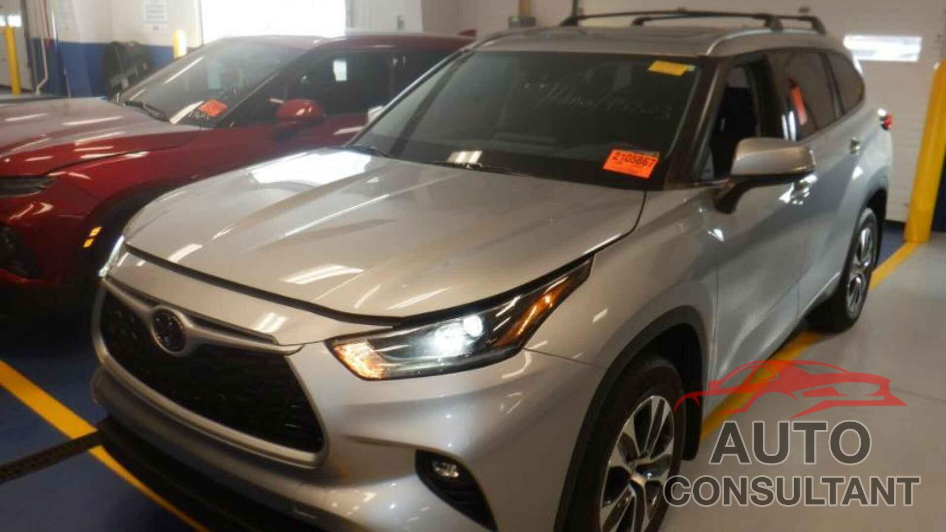 TOYOTA HIGHLANDER 2021 - 5TDHZRBH8MS558360