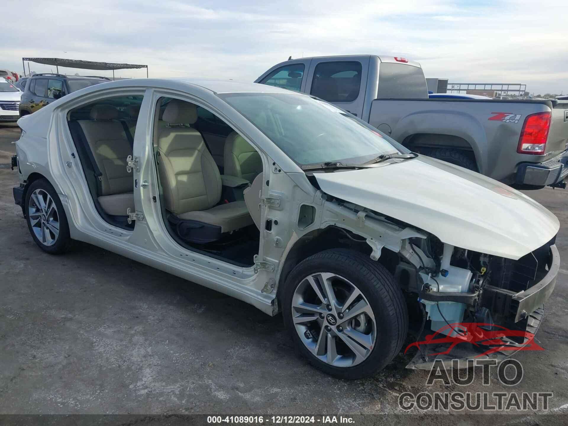 HYUNDAI ELANTRA 2017 - KMHD84LF2HU354314