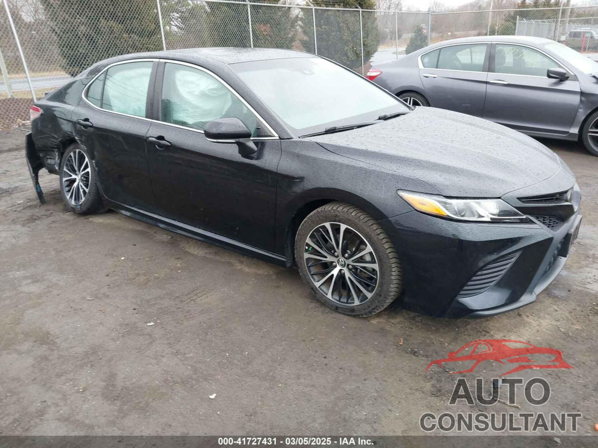 TOYOTA CAMRY 2018 - 4T1B11HK1JU143854