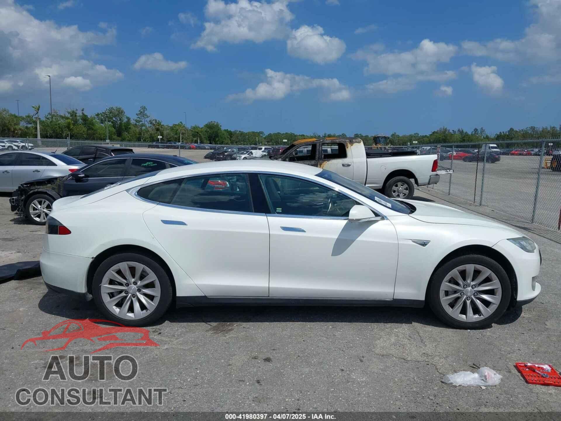 TESLA MODEL S 2013 - 5YJSA1CG5DFP03928