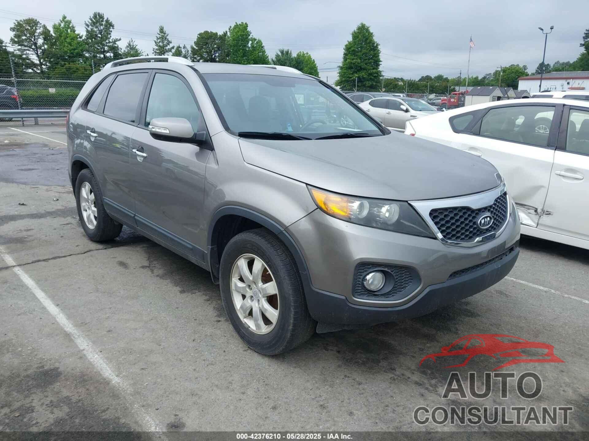 KIA SORENTO 2011 - 5XYKT3A10BG148140