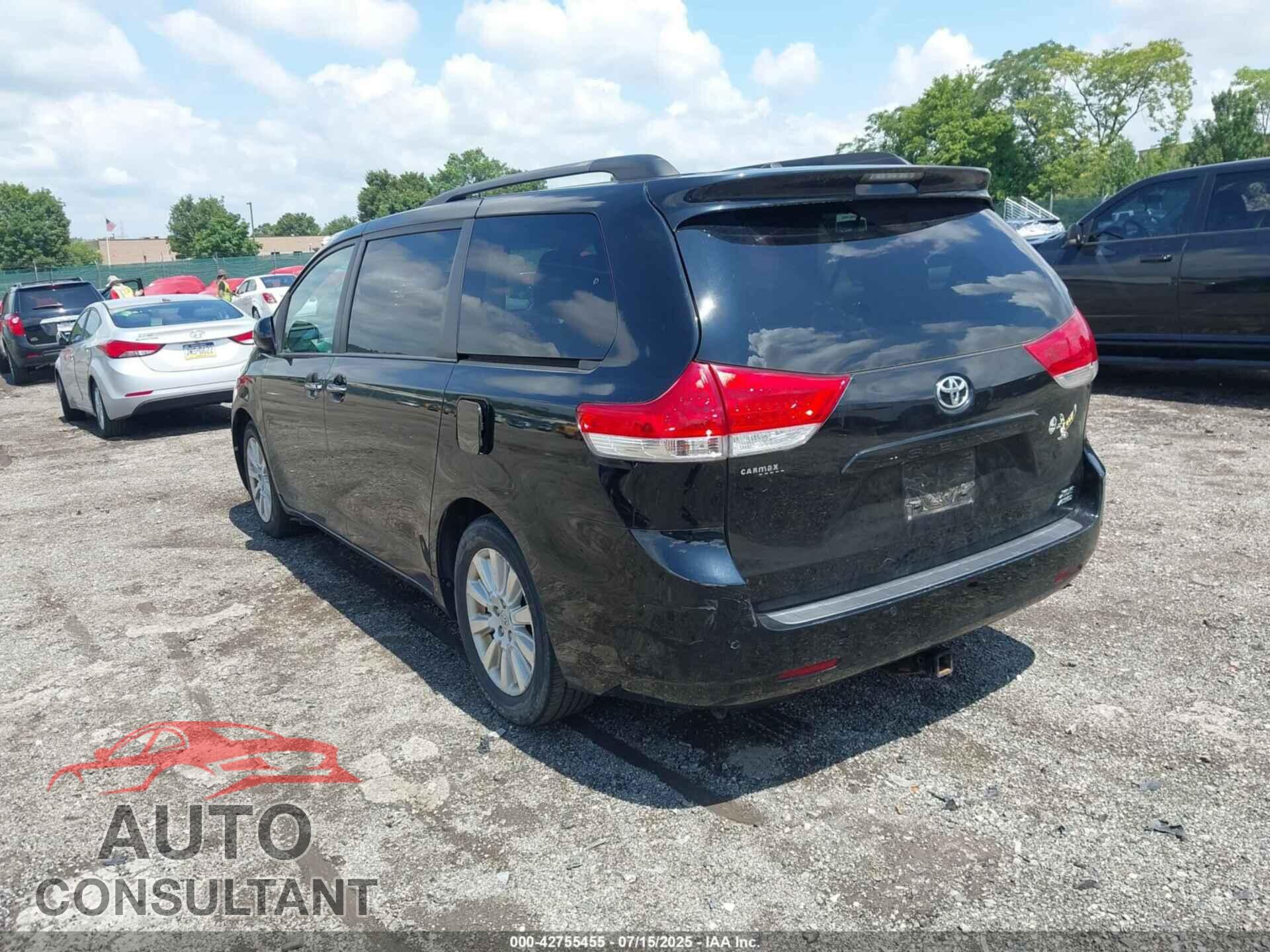 TOYOTA SIENNA 2013 - 5TDDK3DC8DS064047