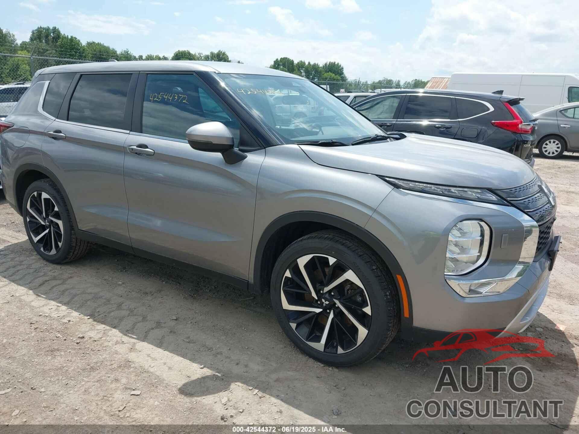 MITSUBISHI OUTLANDER 2023 - JA4J4UA80PZ025145