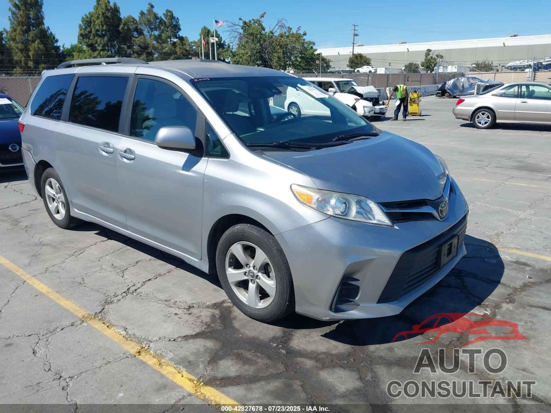 TOYOTA SIENNA 2018 - 5TDKZ3DC9JS915870