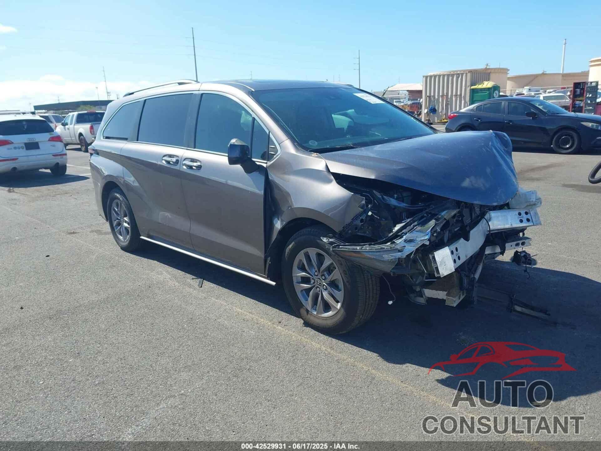 TOYOTA SIENNA 2022 - 5TDJRKEC4NS106156