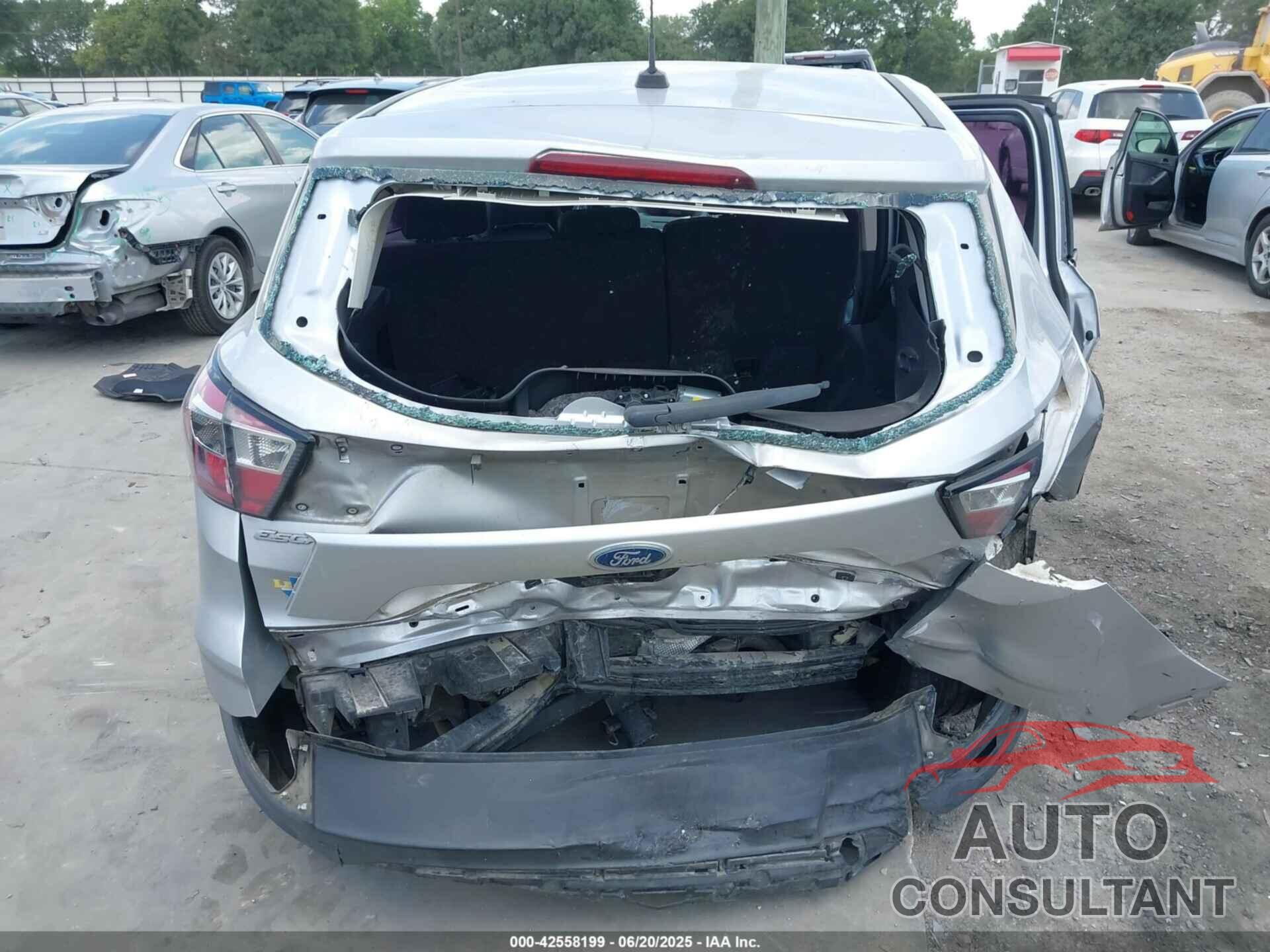 FORD ESCAPE 2017 - 1FMCU0F79HUC00820