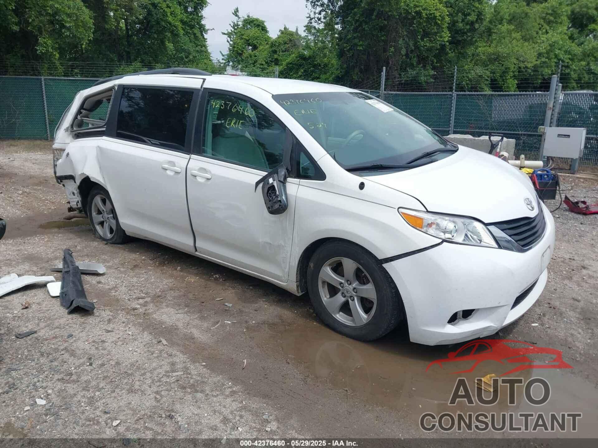 TOYOTA SIENNA 2011 - 5TDKK3DC5BS031348