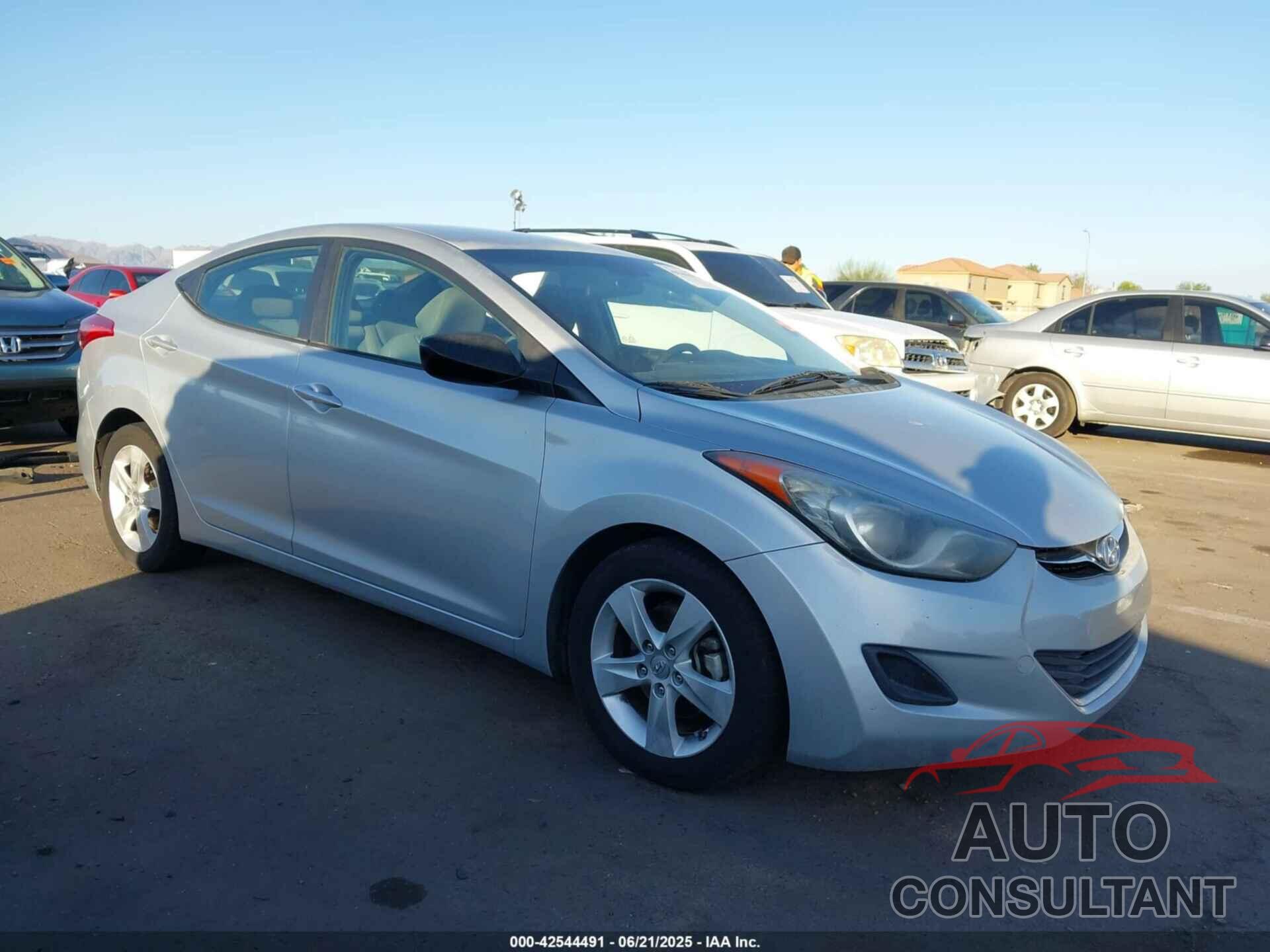 HYUNDAI ELANTRA 2013 - 5NPDH4AE0DH304563