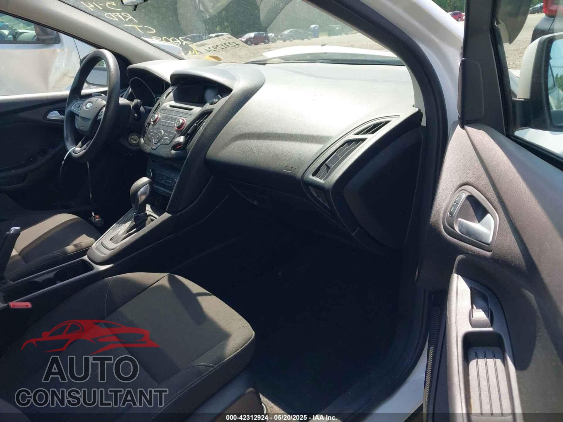 FORD FOCUS 2017 - 1FADP3K23HL262009