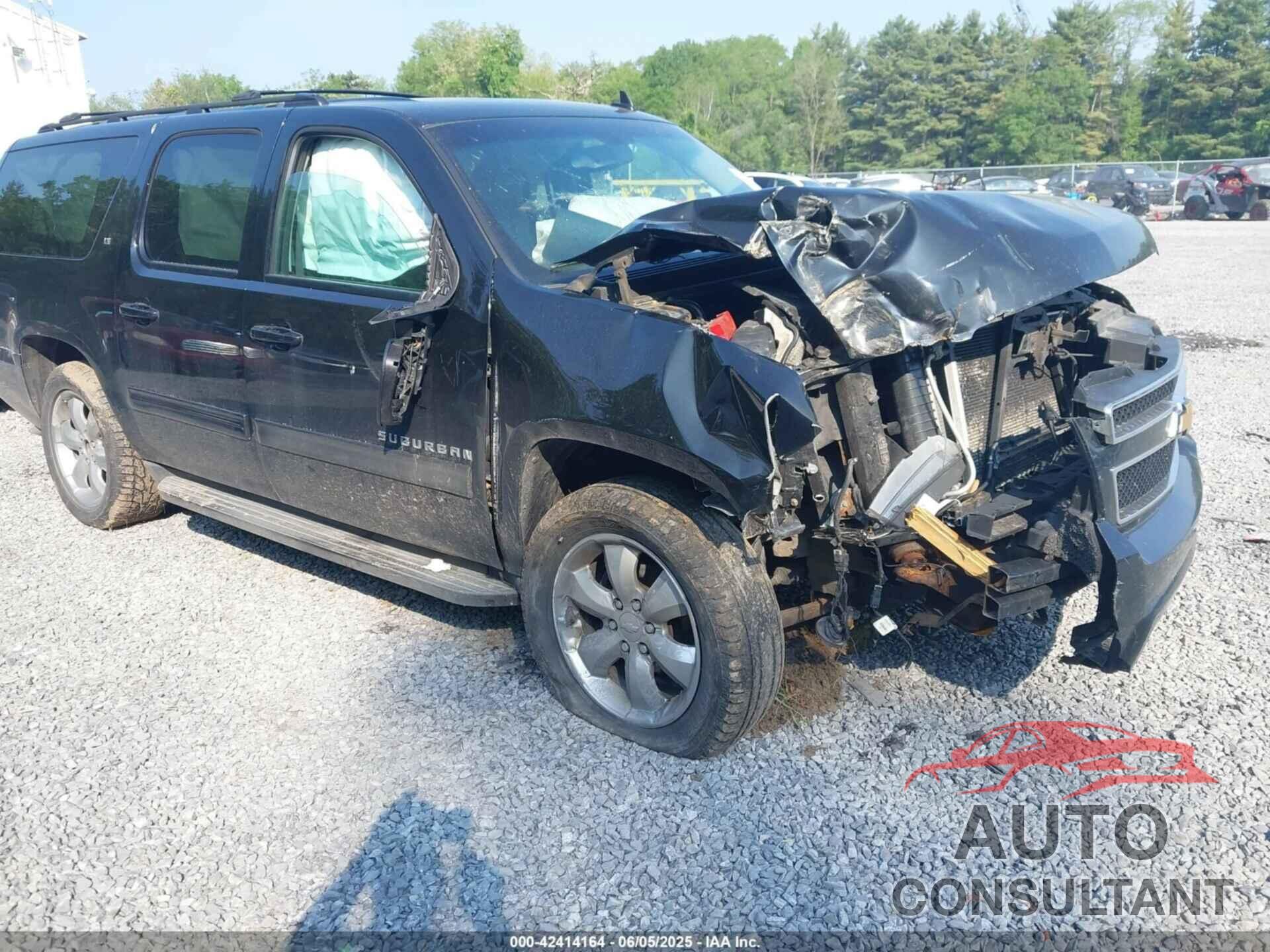 CHEVROLET SUBURBAN 1500 2013 - 1GNSKJE72DR133799