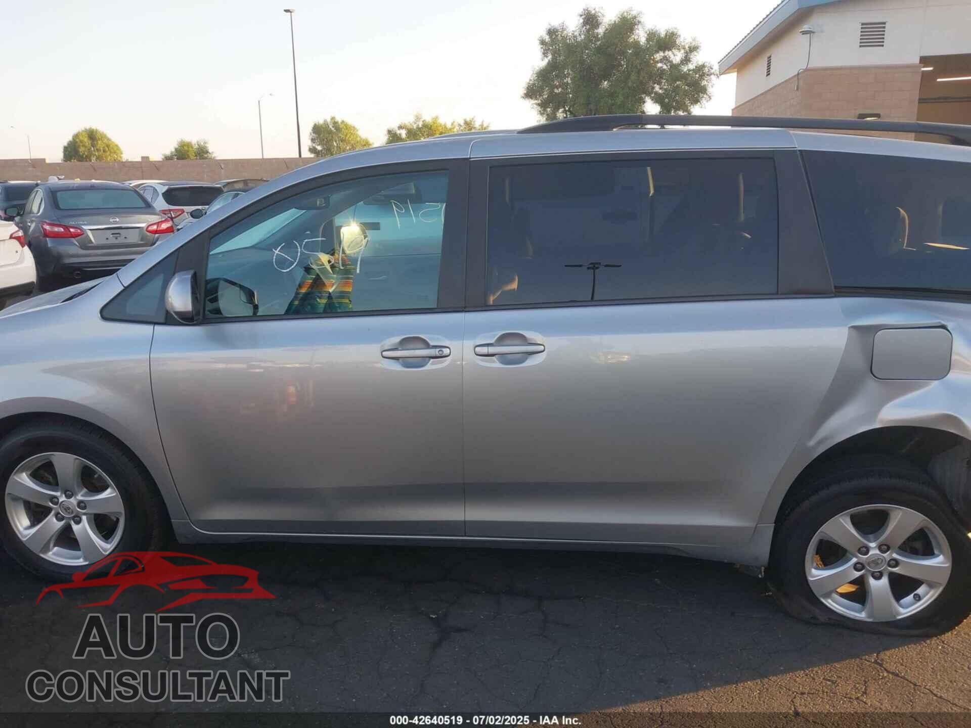 TOYOTA SIENNA 2017 - 5TDKZ3DC2HS856414