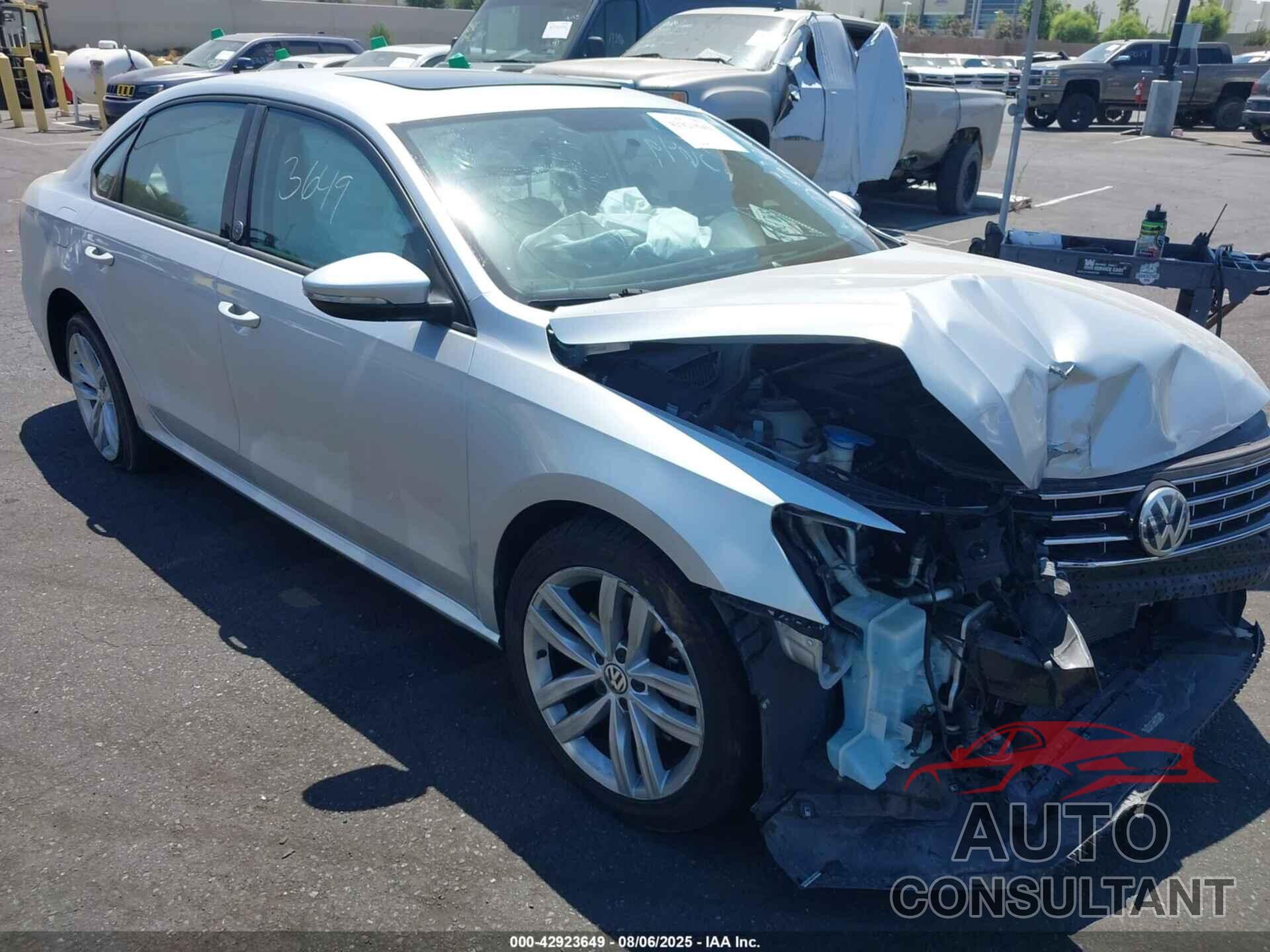 VOLKSWAGEN PASSAT 2019 - 1VWLA7A37KC012334