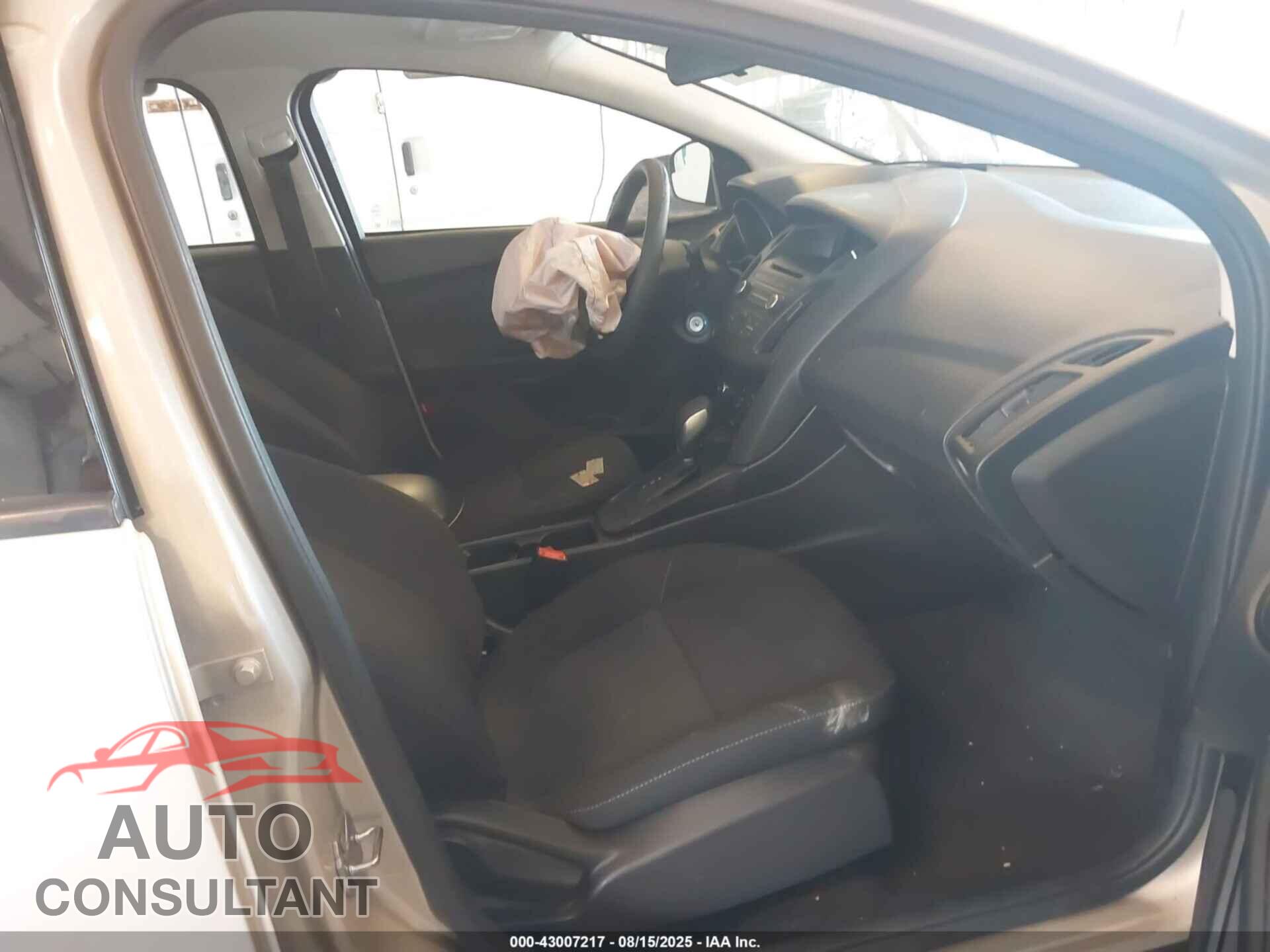 FORD FOCUS 2017 - 1FADP3F28HL203628
