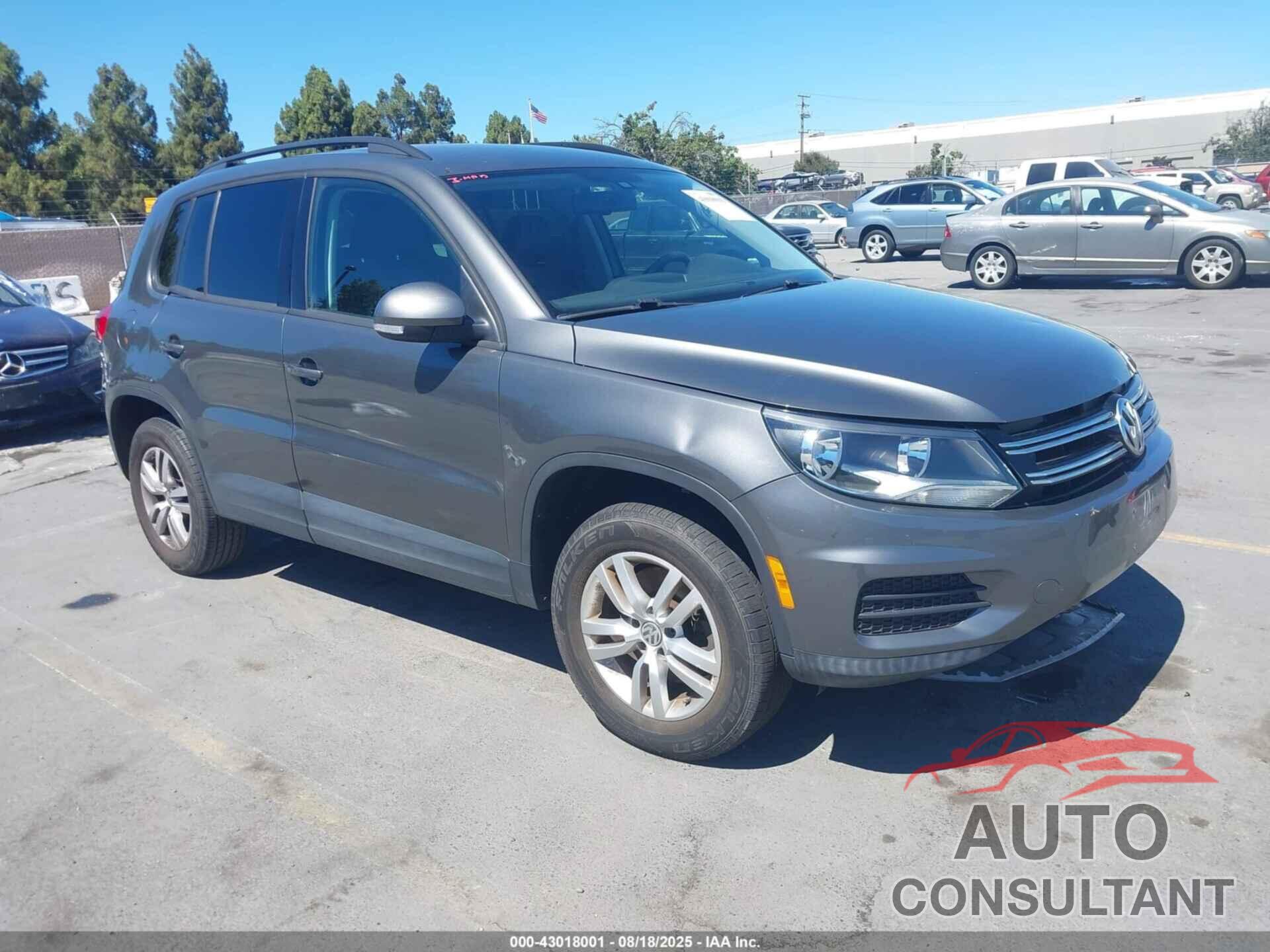 VOLKSWAGEN TIGUAN 2017 - WVGAV7AX4HK024792