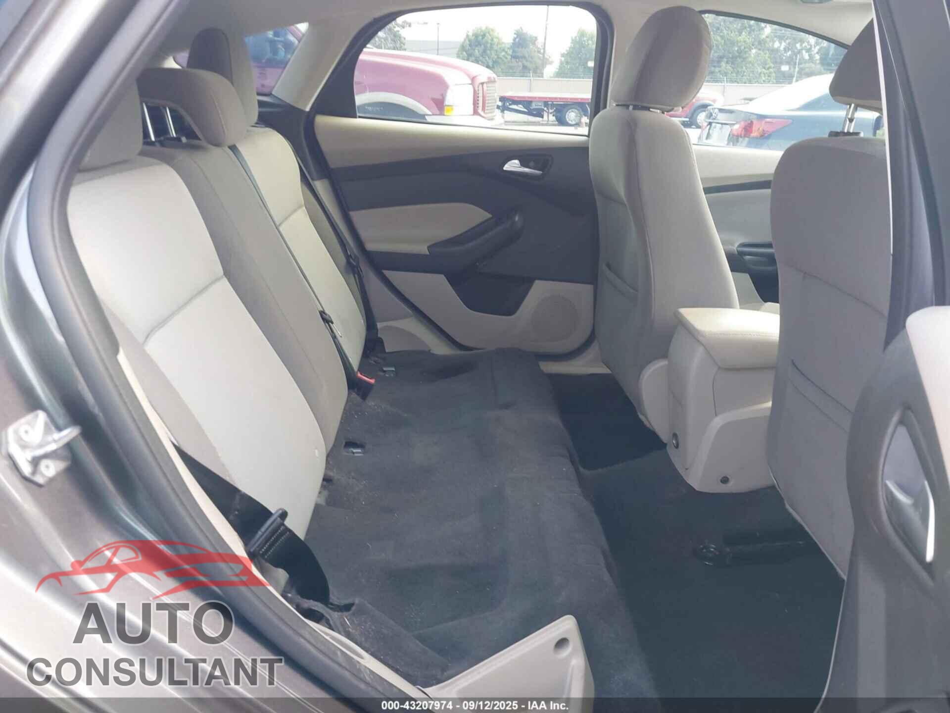 FORD FOCUS 2014 - 1FADP3K2XEL410121