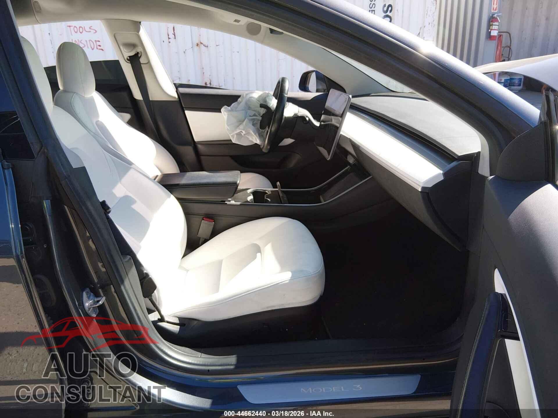 TESLA MODEL 3 2018 - 5YJ3E1EB9JF079279