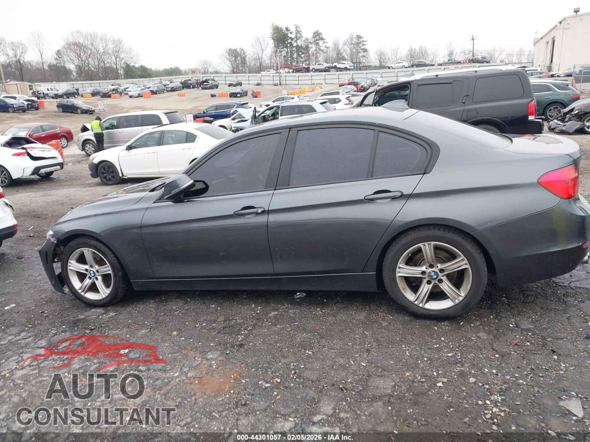 BMW 328I 2013 - WBA3C1G51DNR49610