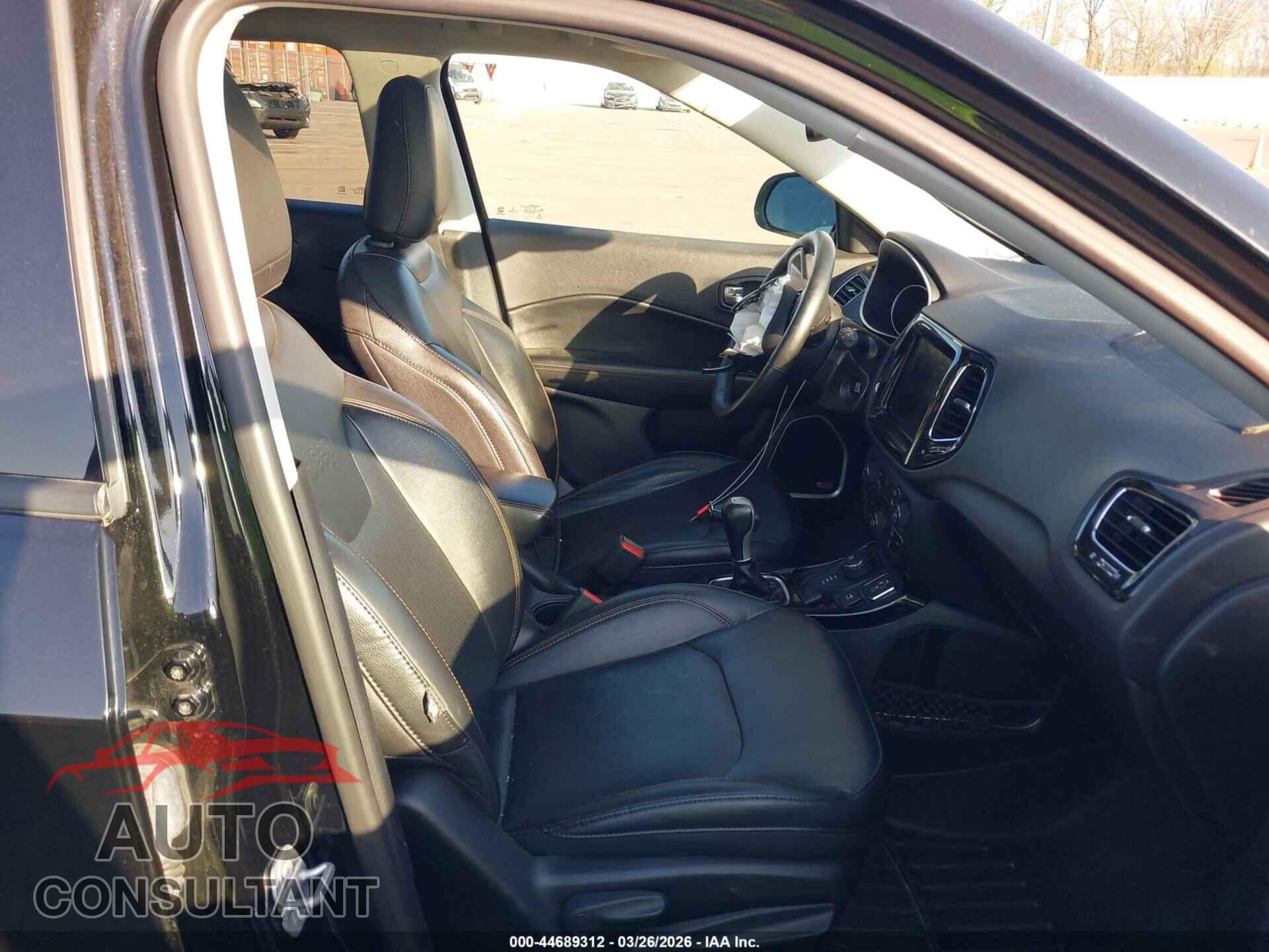 JEEP COMPASS 2018 - 3C4NJDCB4JT436748