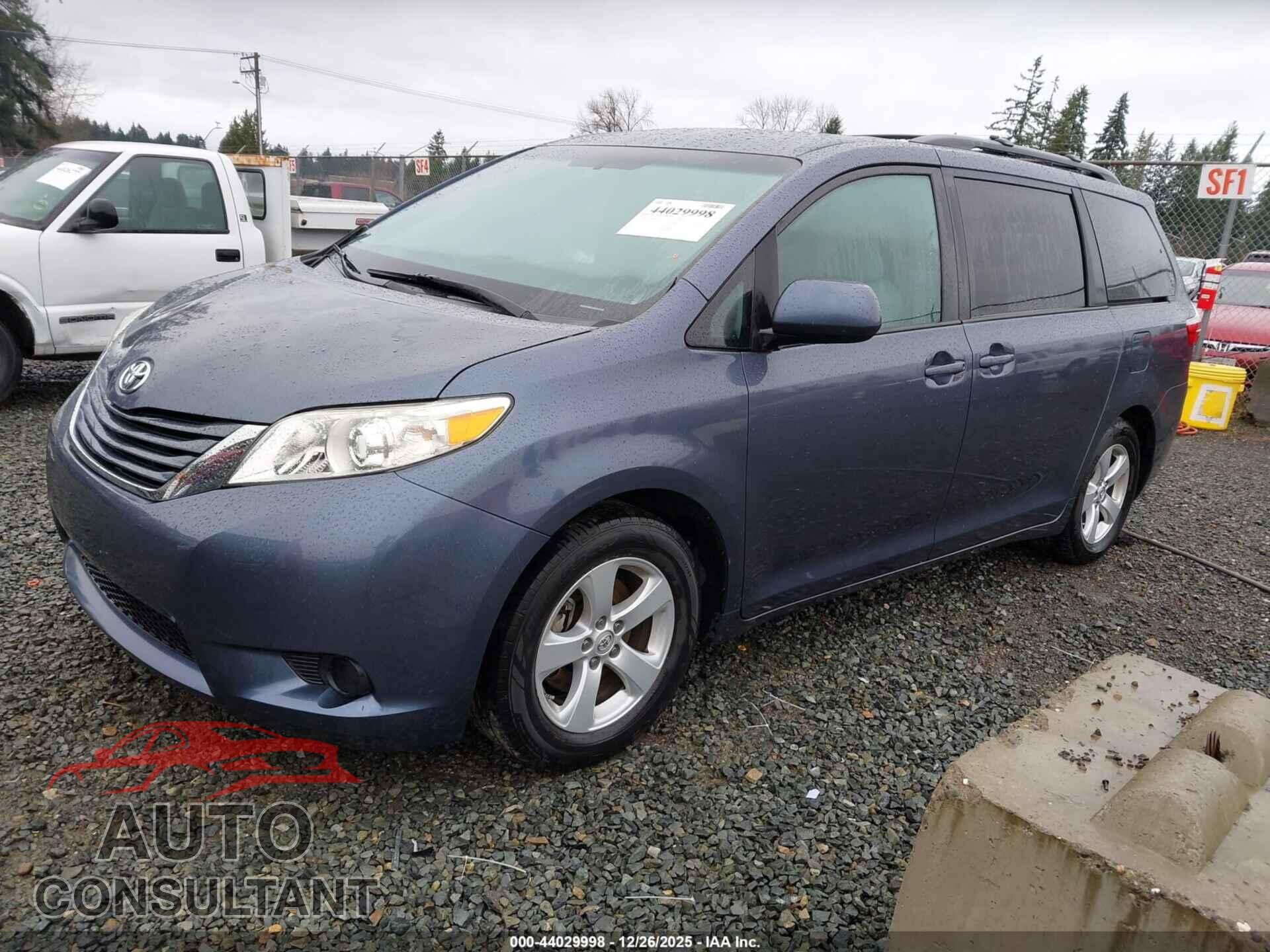 TOYOTA SIENNA 2017 - 5TDKZ3DC4HS851134