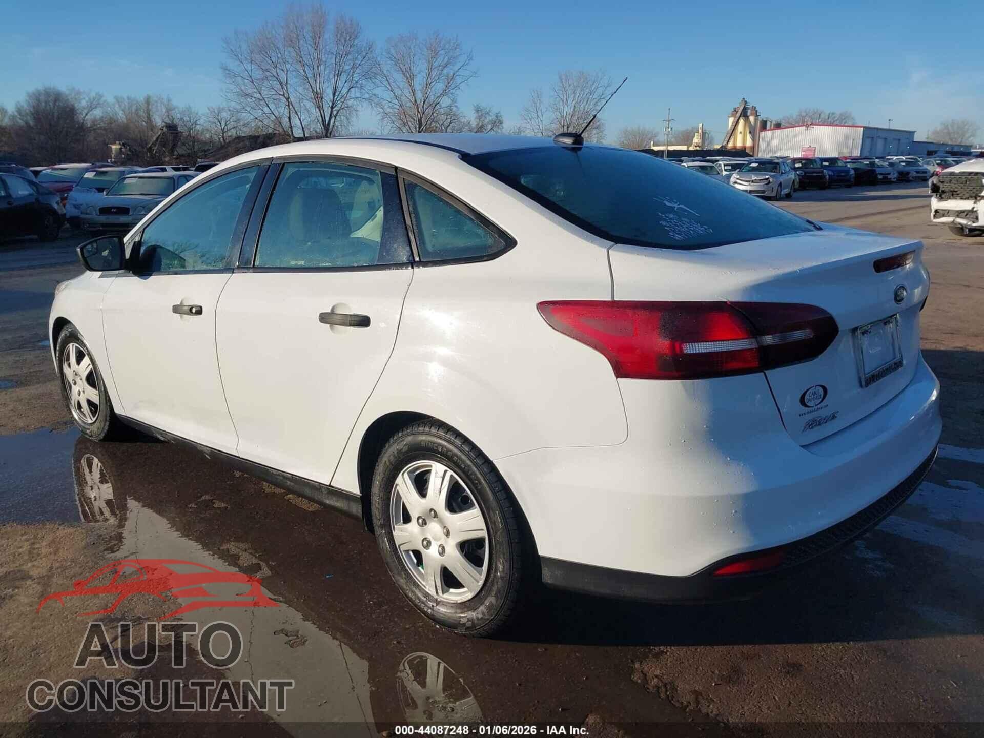 FORD FOCUS 2015 - 1FADP3E27FL314458