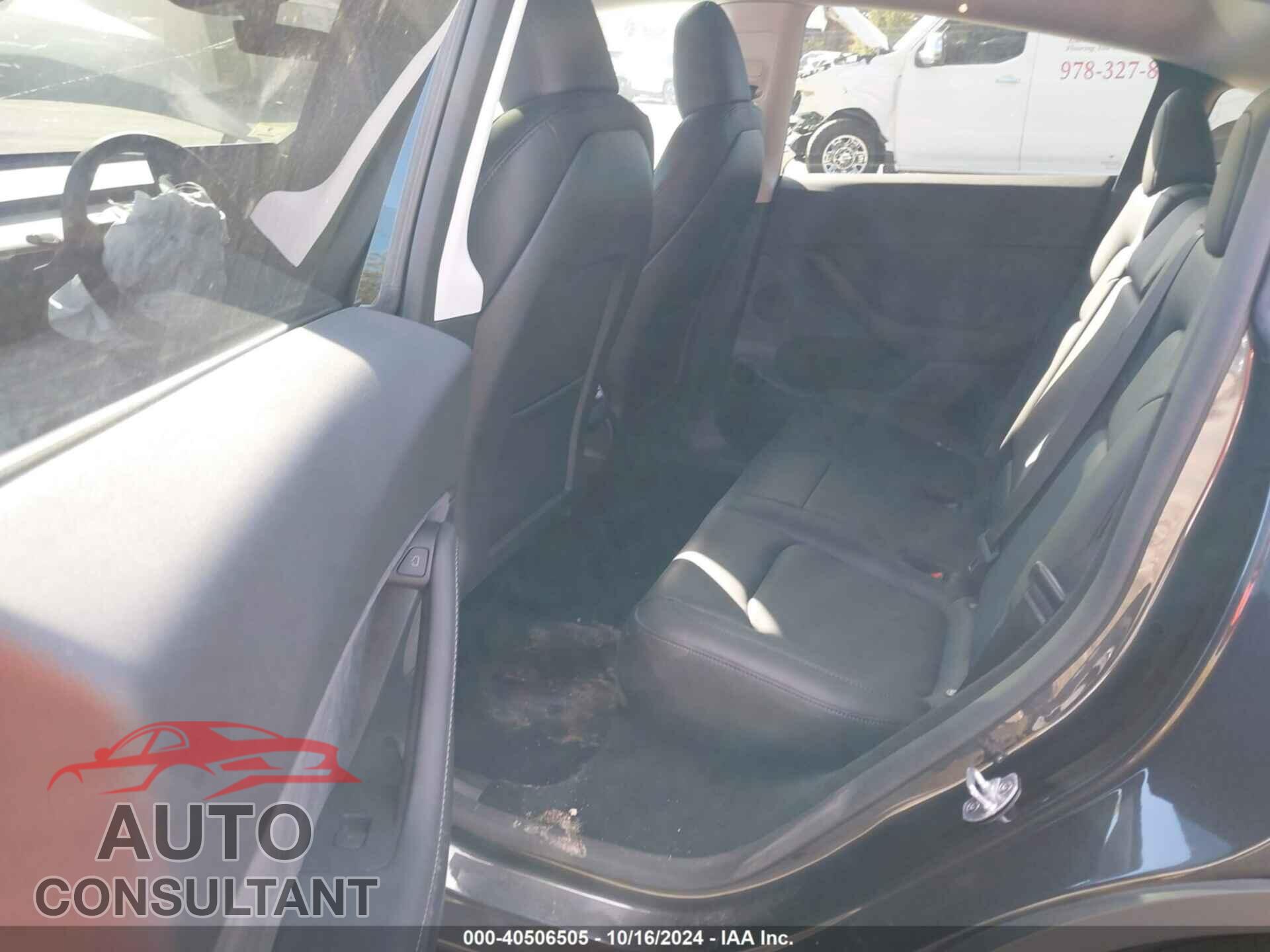 TESLA MODEL Y 2024 - 7SAYGDED1RF193617