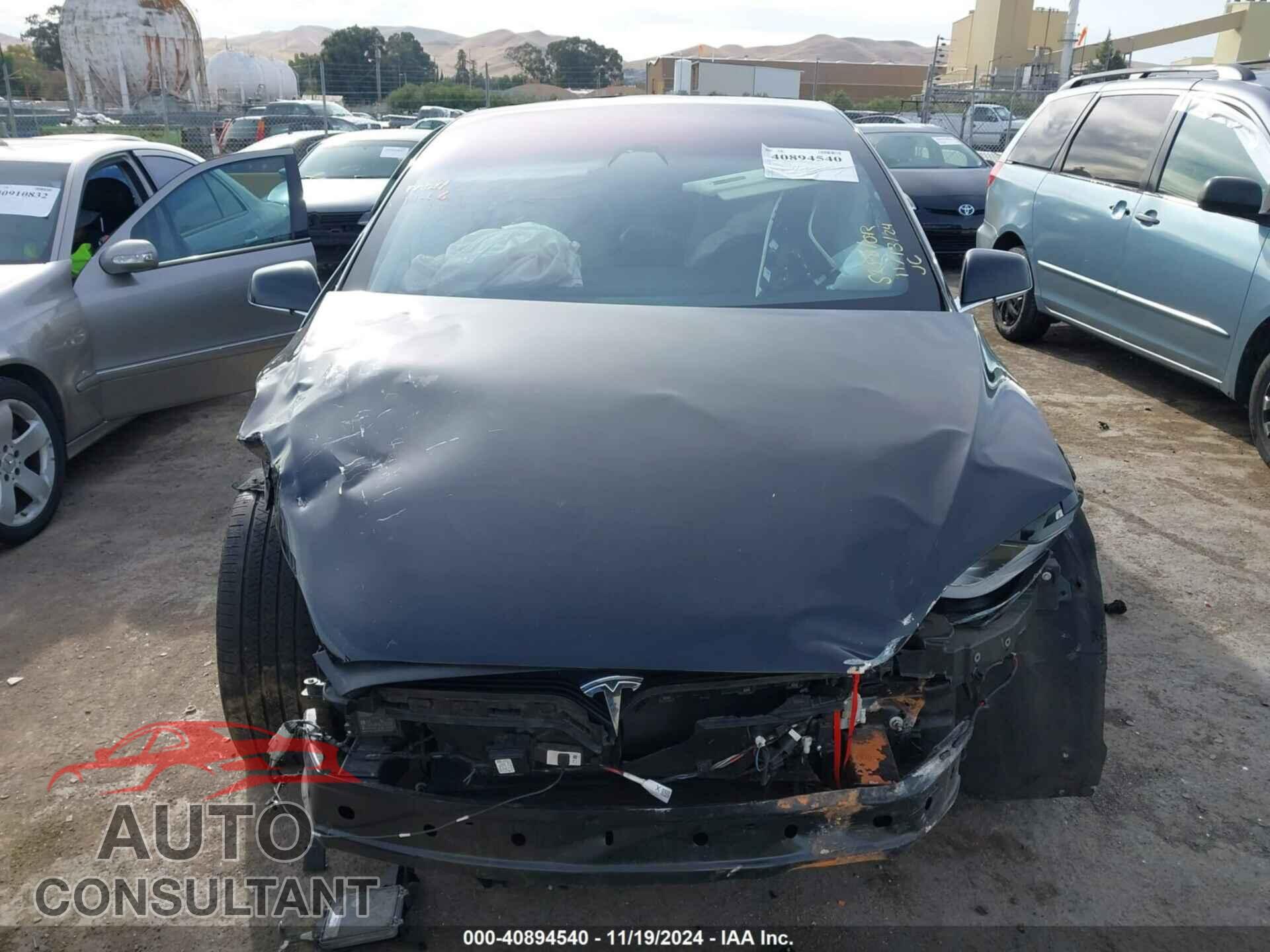 TESLA MODEL X 2018 - 5YJXCBE21JF140508