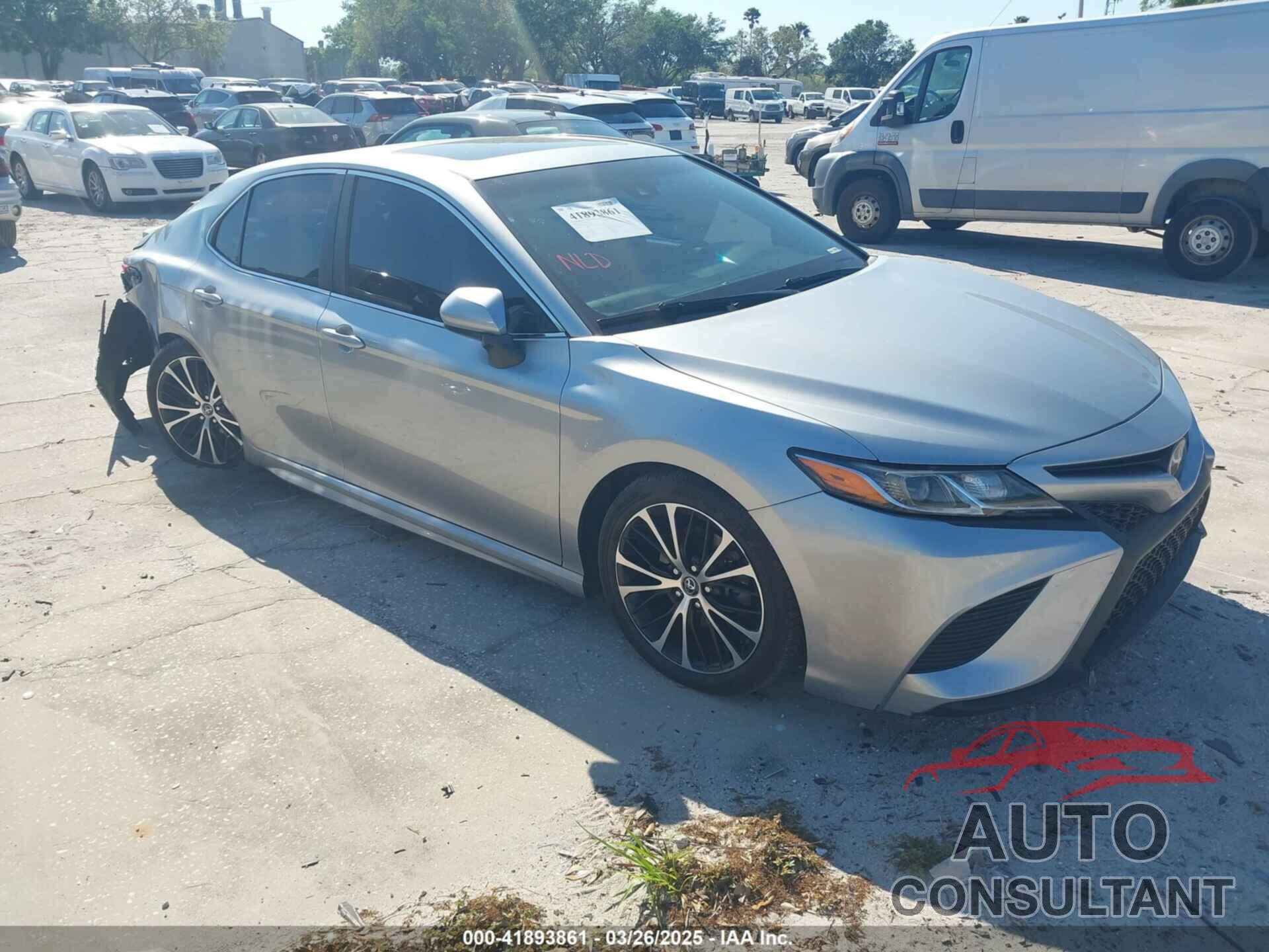 TOYOTA CAMRY 2018 - 4T1B11HK2JU037168