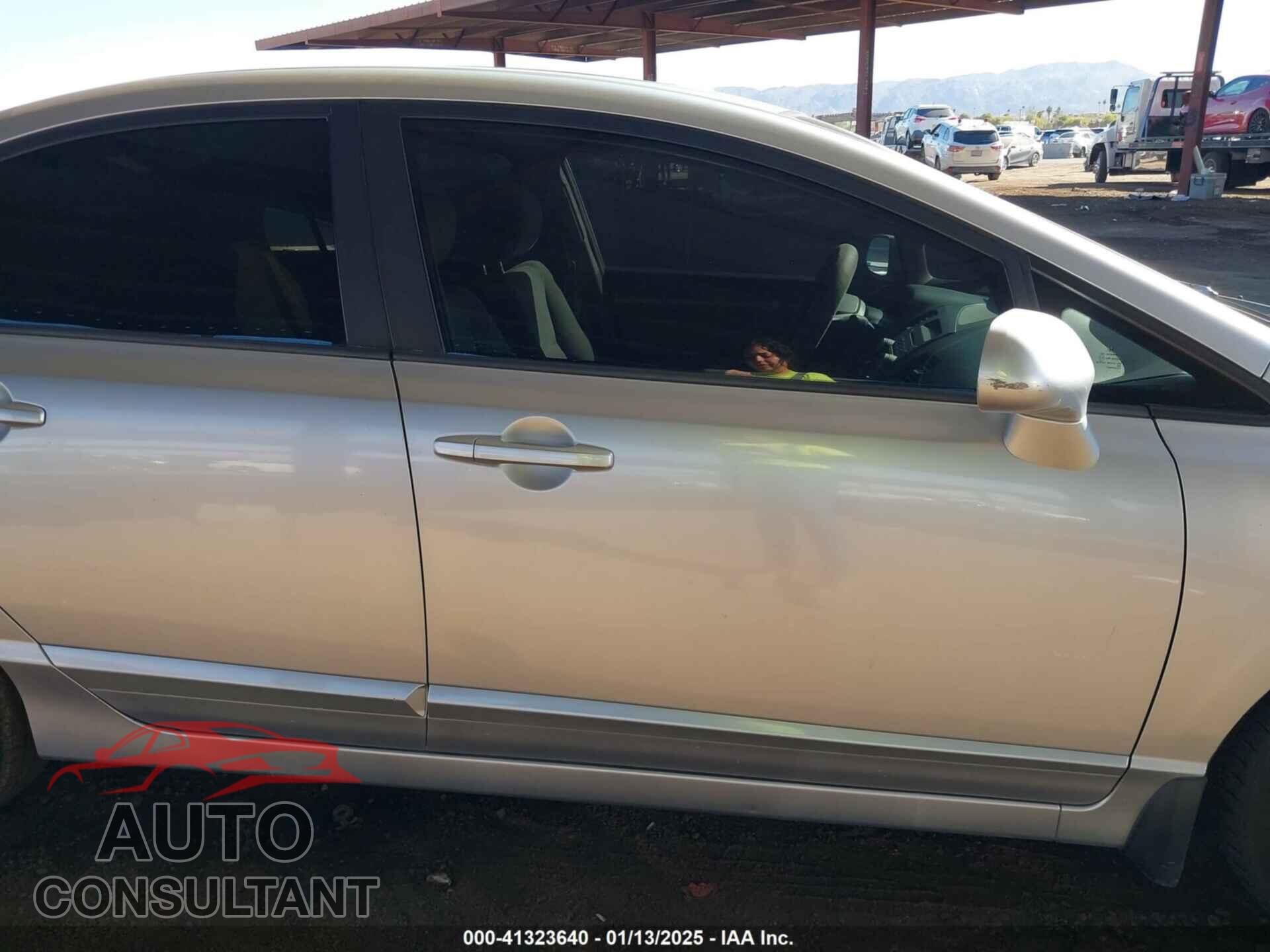HONDA CIVIC 2010 - 19XFA1F8XAE014877