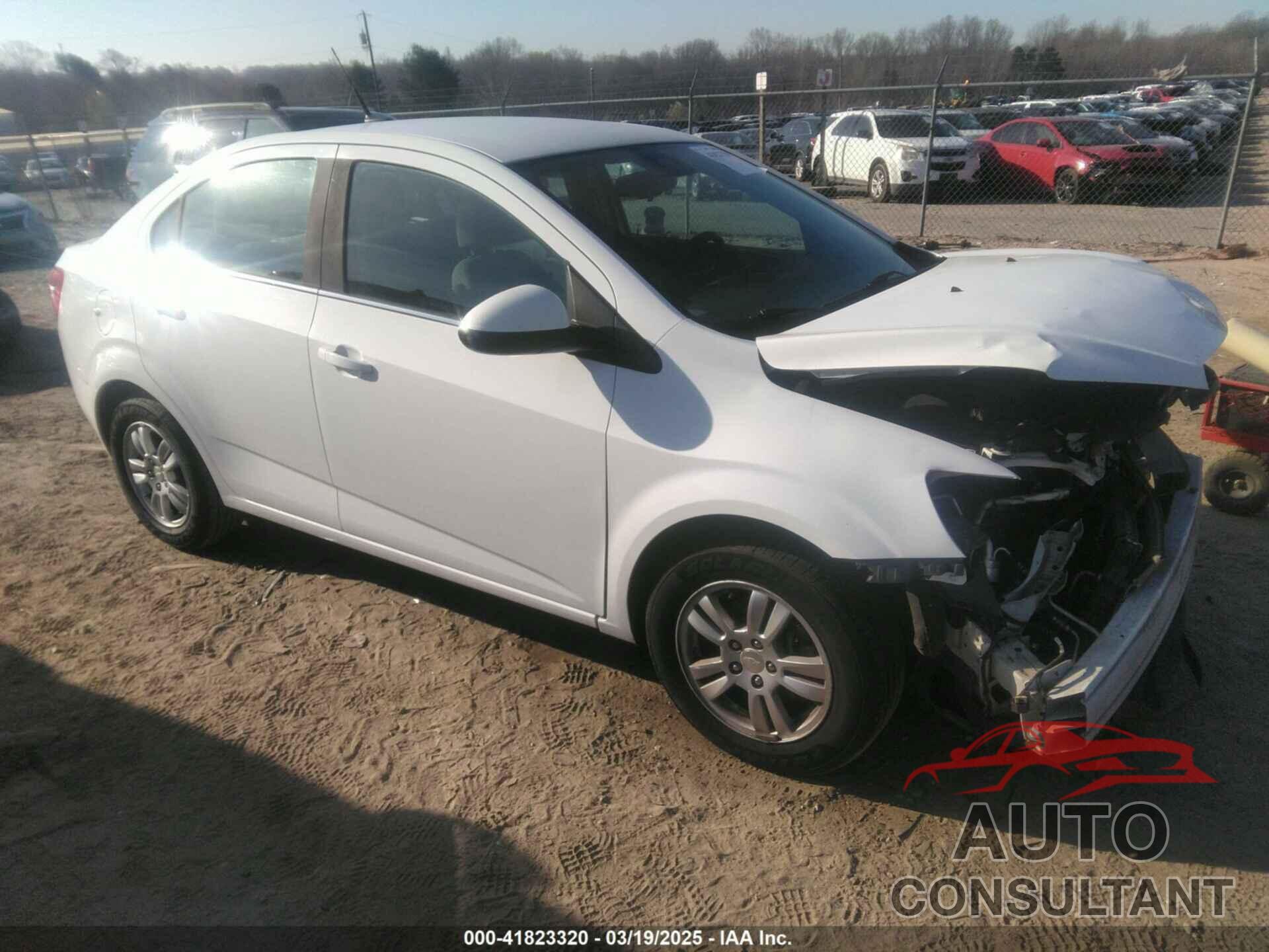 CHEVROLET SONIC 2013 - 1G1JC5SB8D4100958