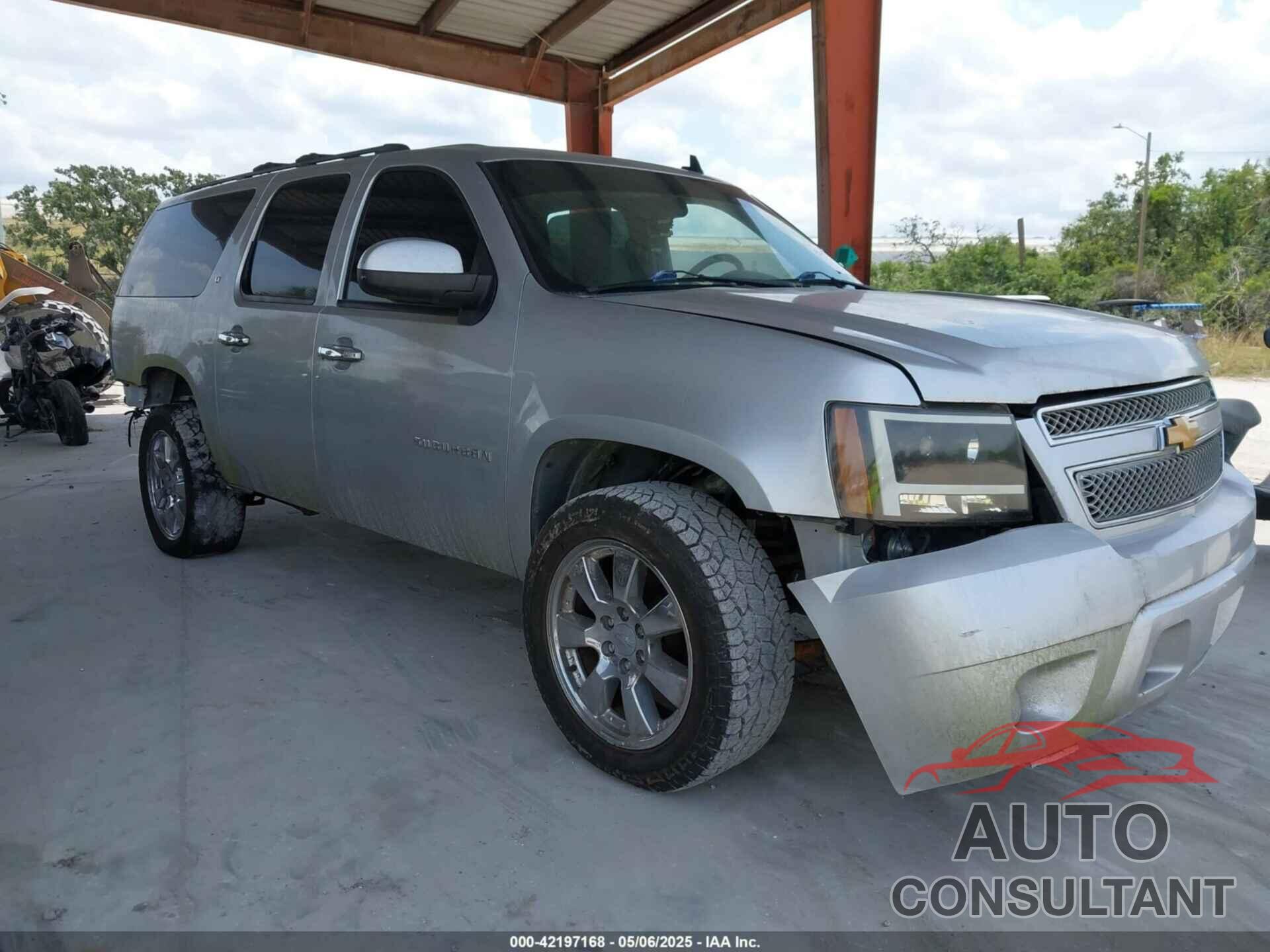 CHEVROLET SUBURBAN 1500 2013 - 1GNSCJE03DR105672