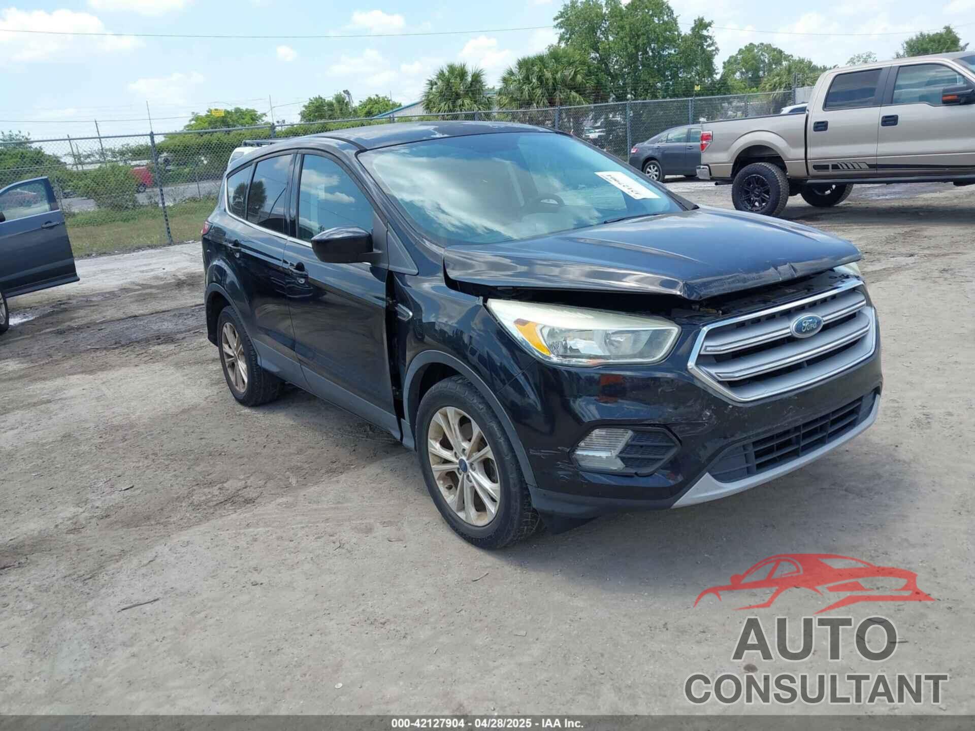 FORD ESCAPE 2017 - 1FMCU0GD7HUA75823