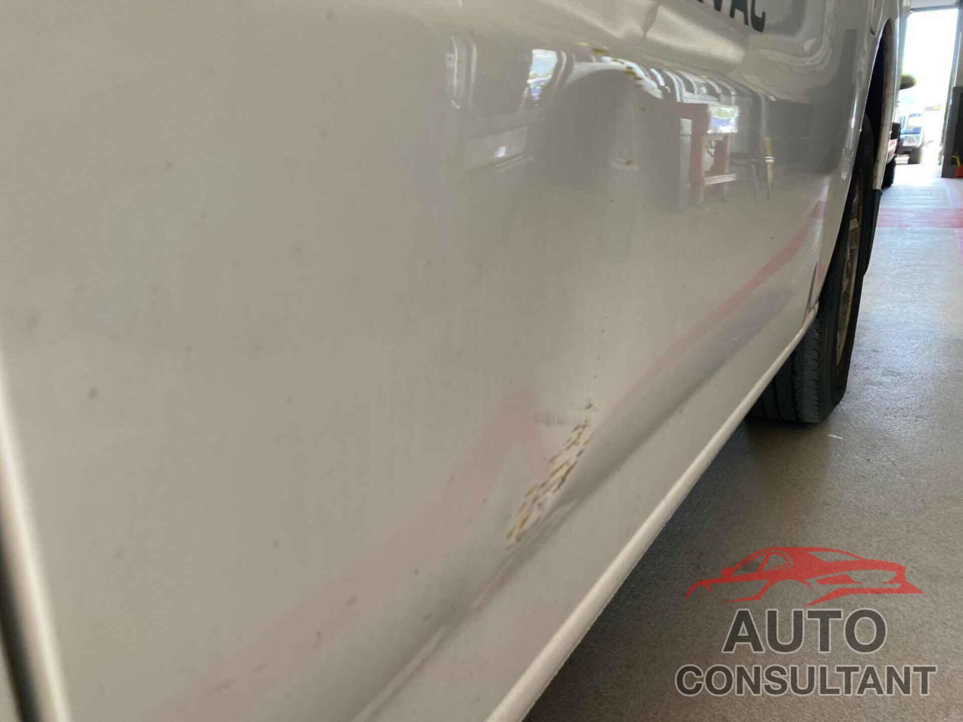 NISSAN NV CARGO NV2500 HD 2019 - 1N6BF0KY4KN804394