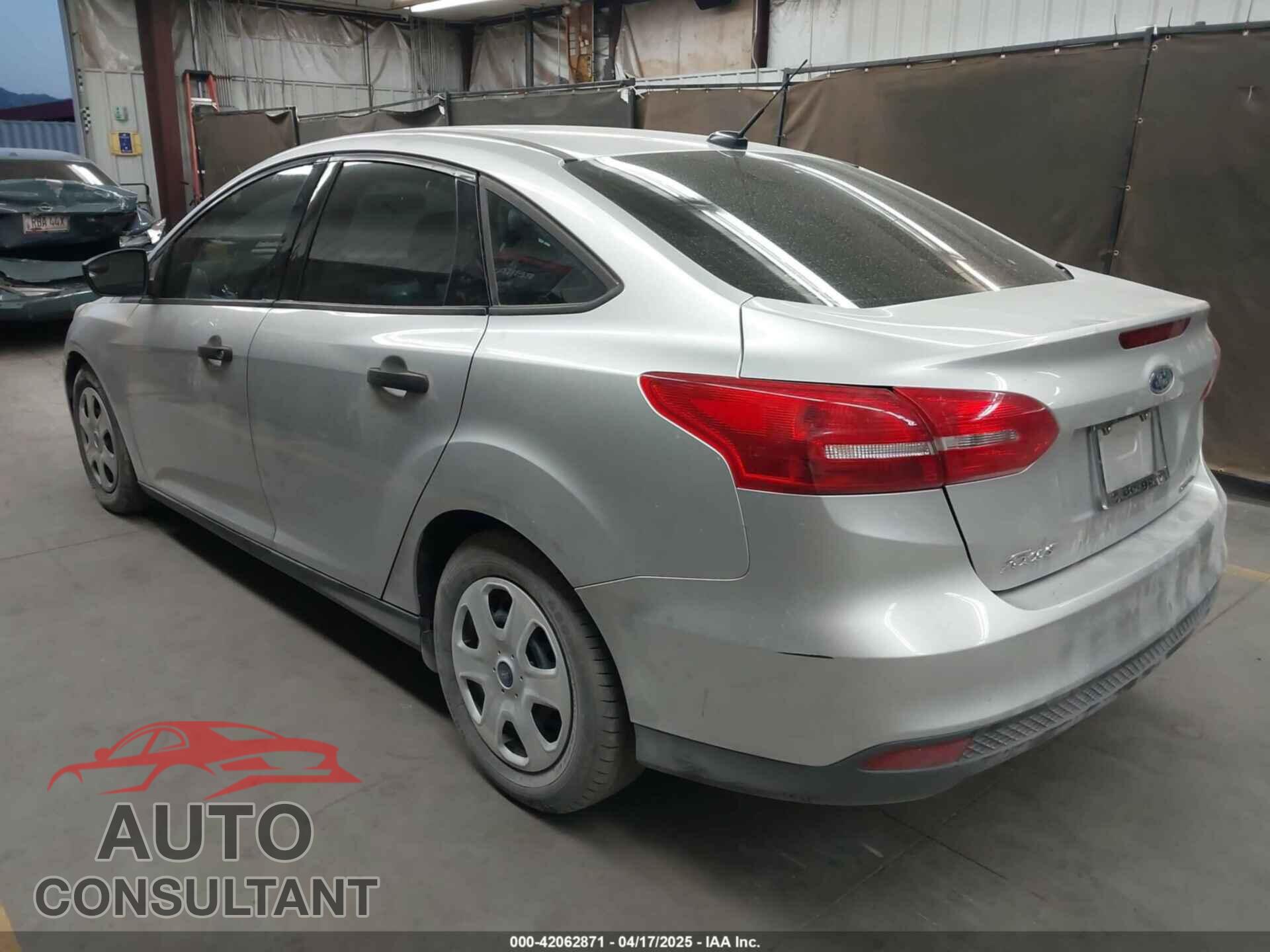 FORD FOCUS 2015 - 1FADP3E29FL374371