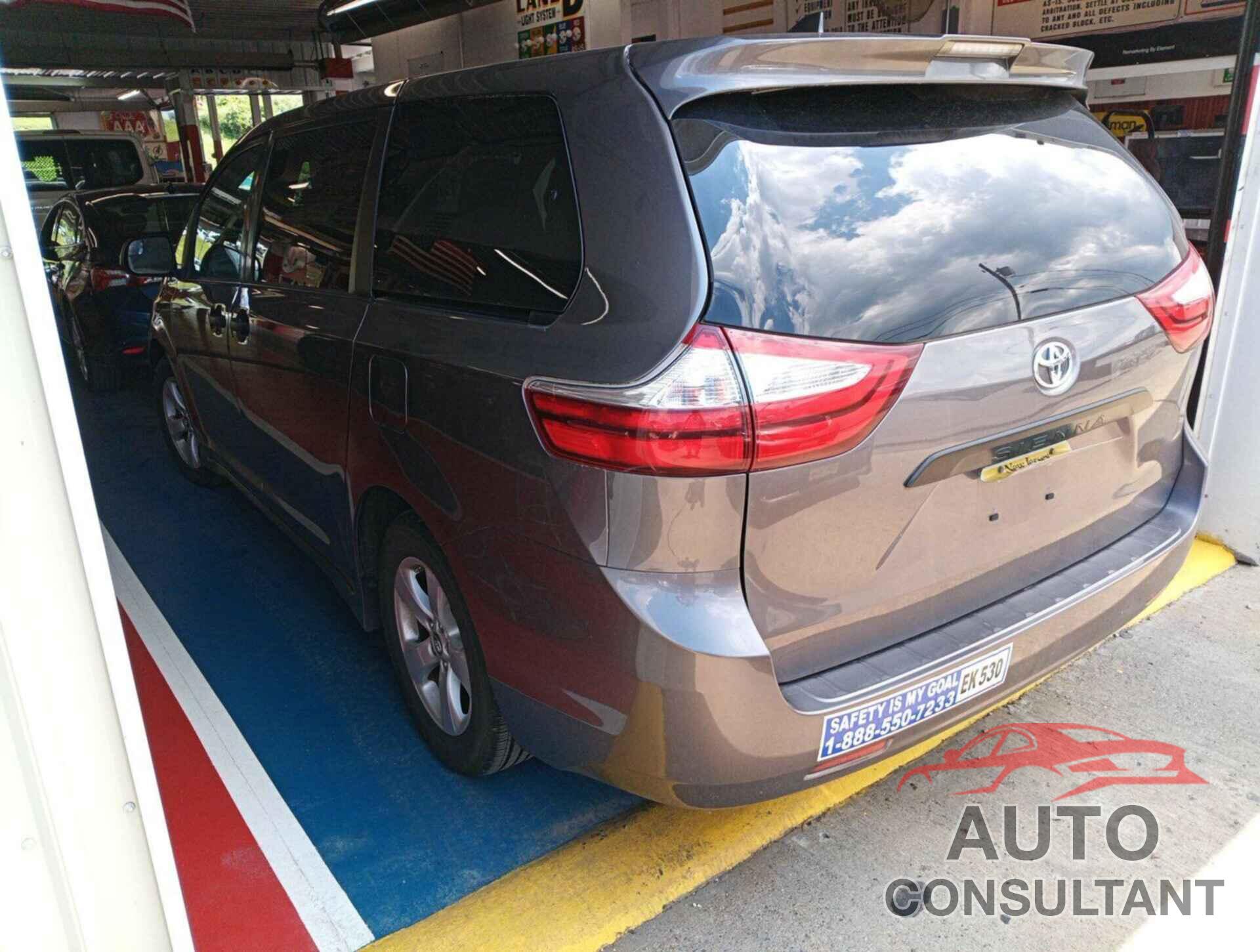TOYOTA SIENNA 2019 - 5TDZZ3DC1KS002844