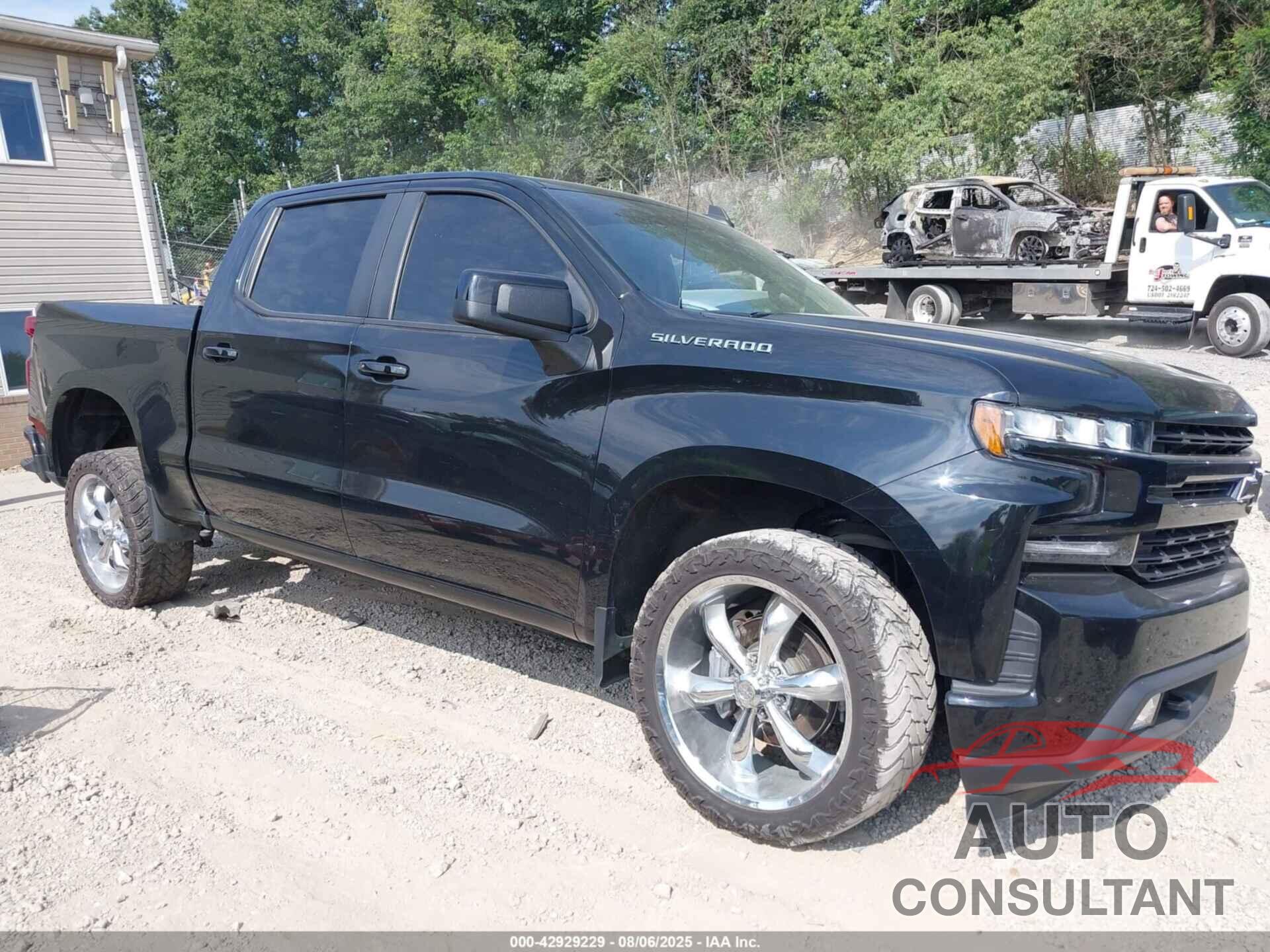 CHEVROLET SILVERADO 1500 2021 - 1GCUYEEL6MZ442177