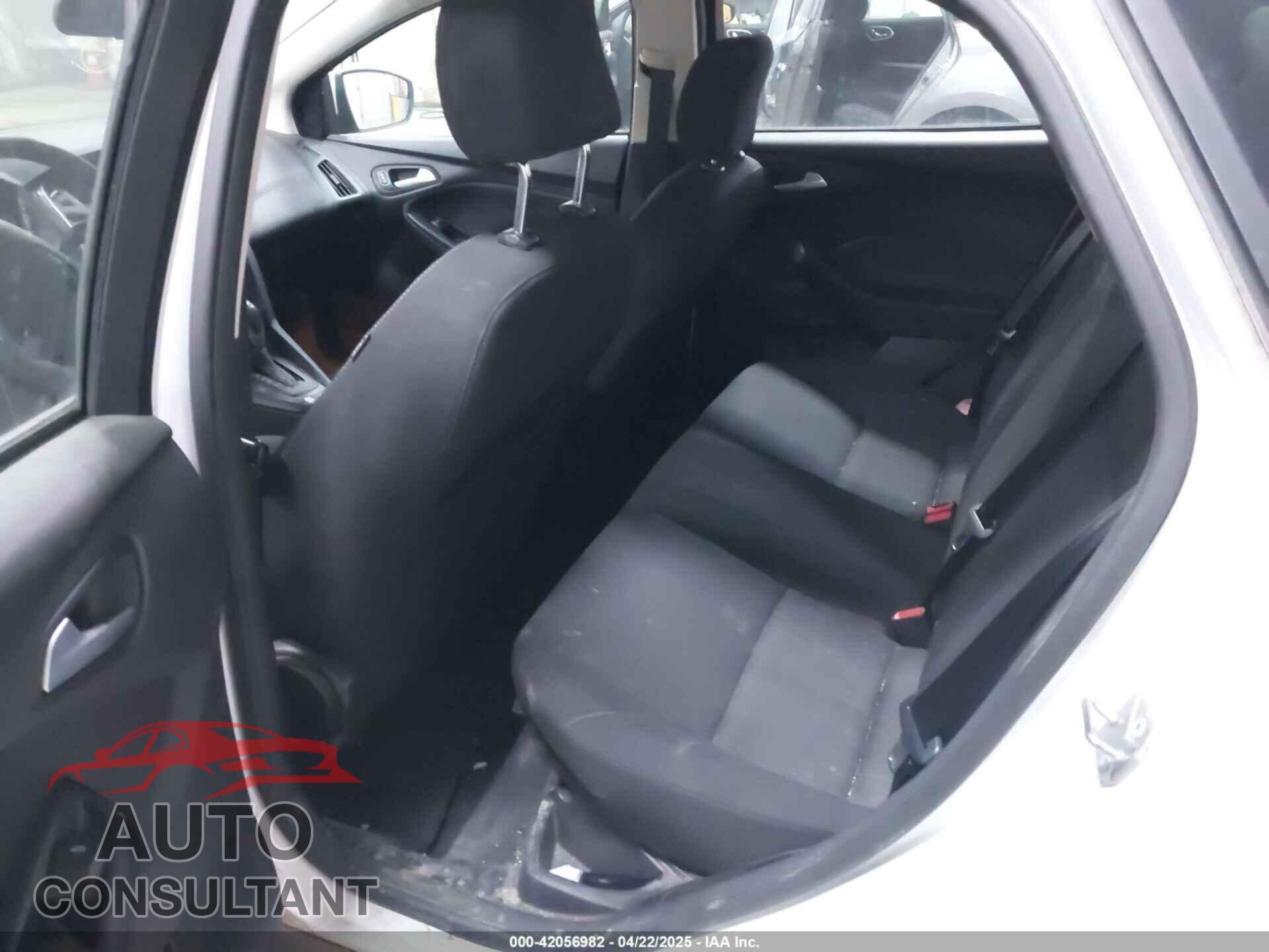 FORD FOCUS 2016 - 1FADP3F28GL364513