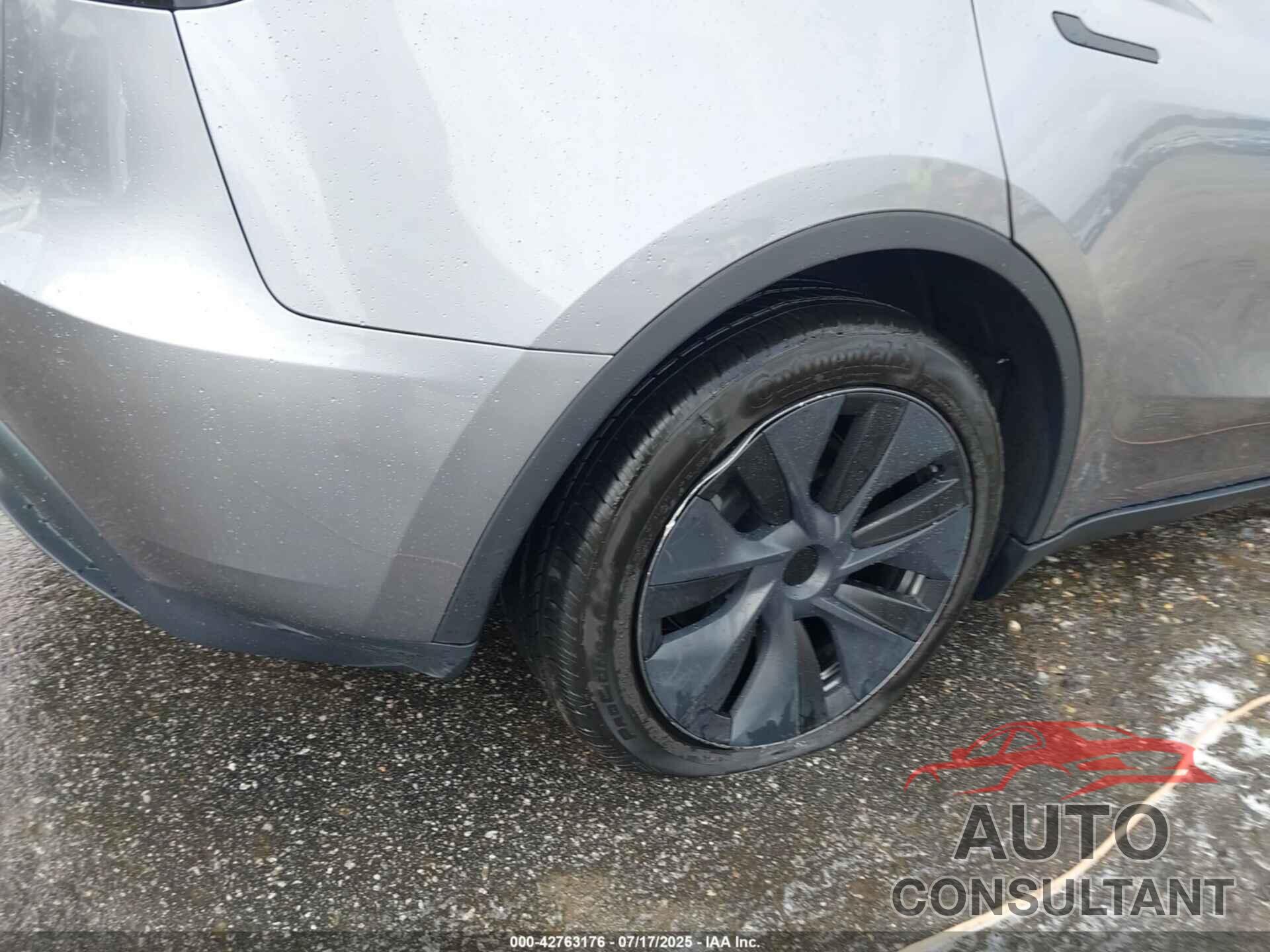 TESLA MODEL Y 2024 - 7SAYGDEE8RA295003