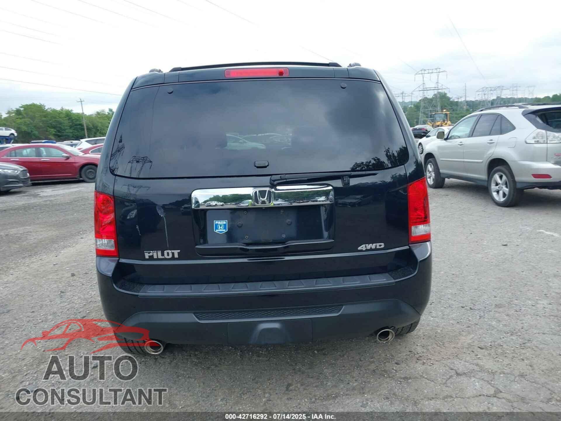 HONDA PILOT 2013 - 5FNYF4H48DB067548