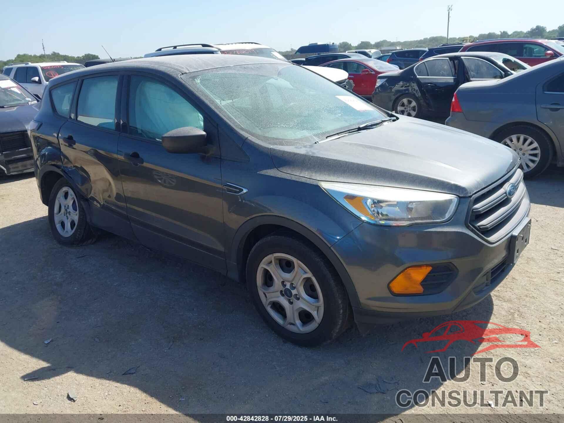 FORD ESCAPE 2017 - 1FMCU0F71HUB02588