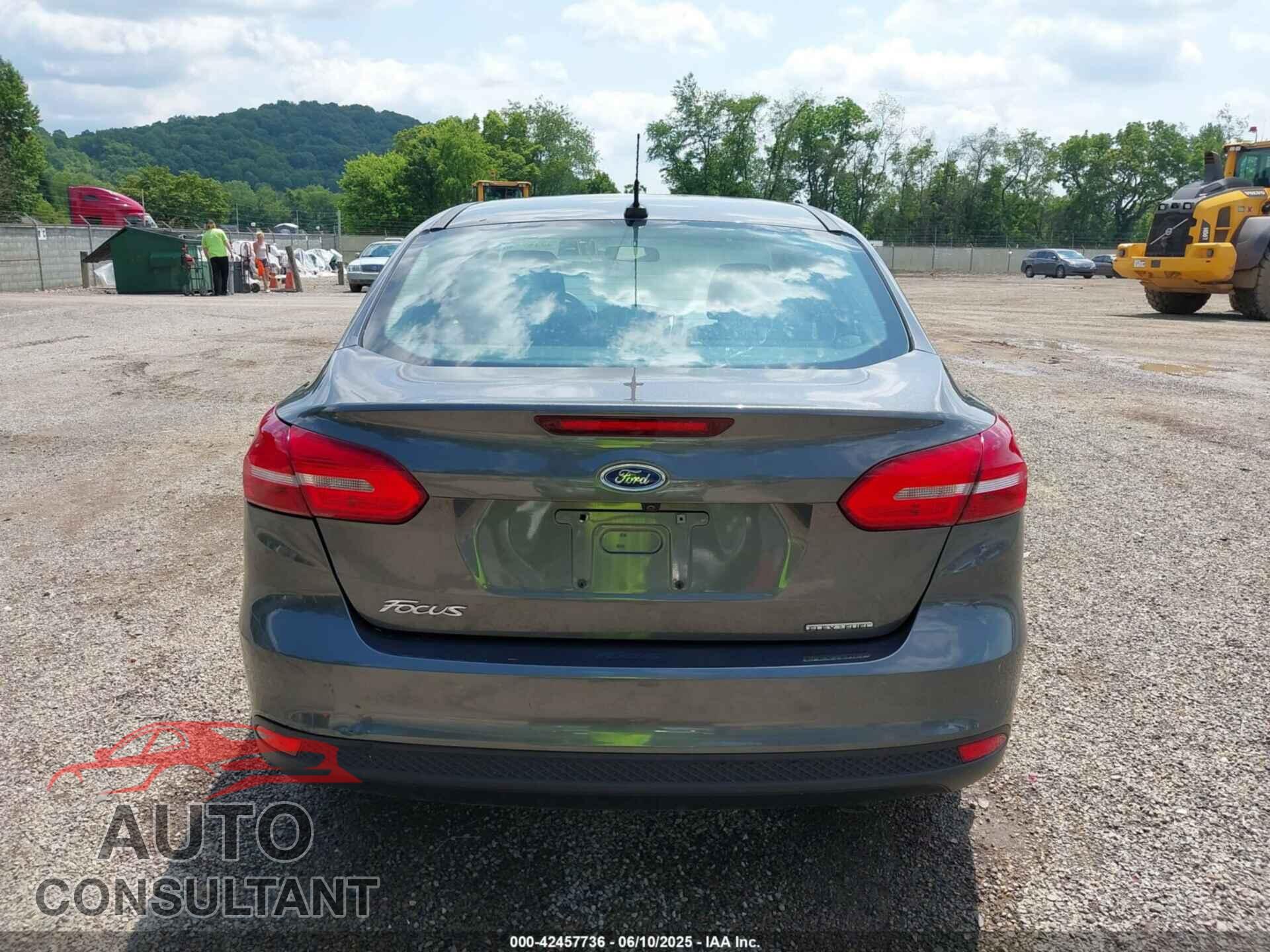 FORD FOCUS 2016 - 1FADP3E26GL207998
