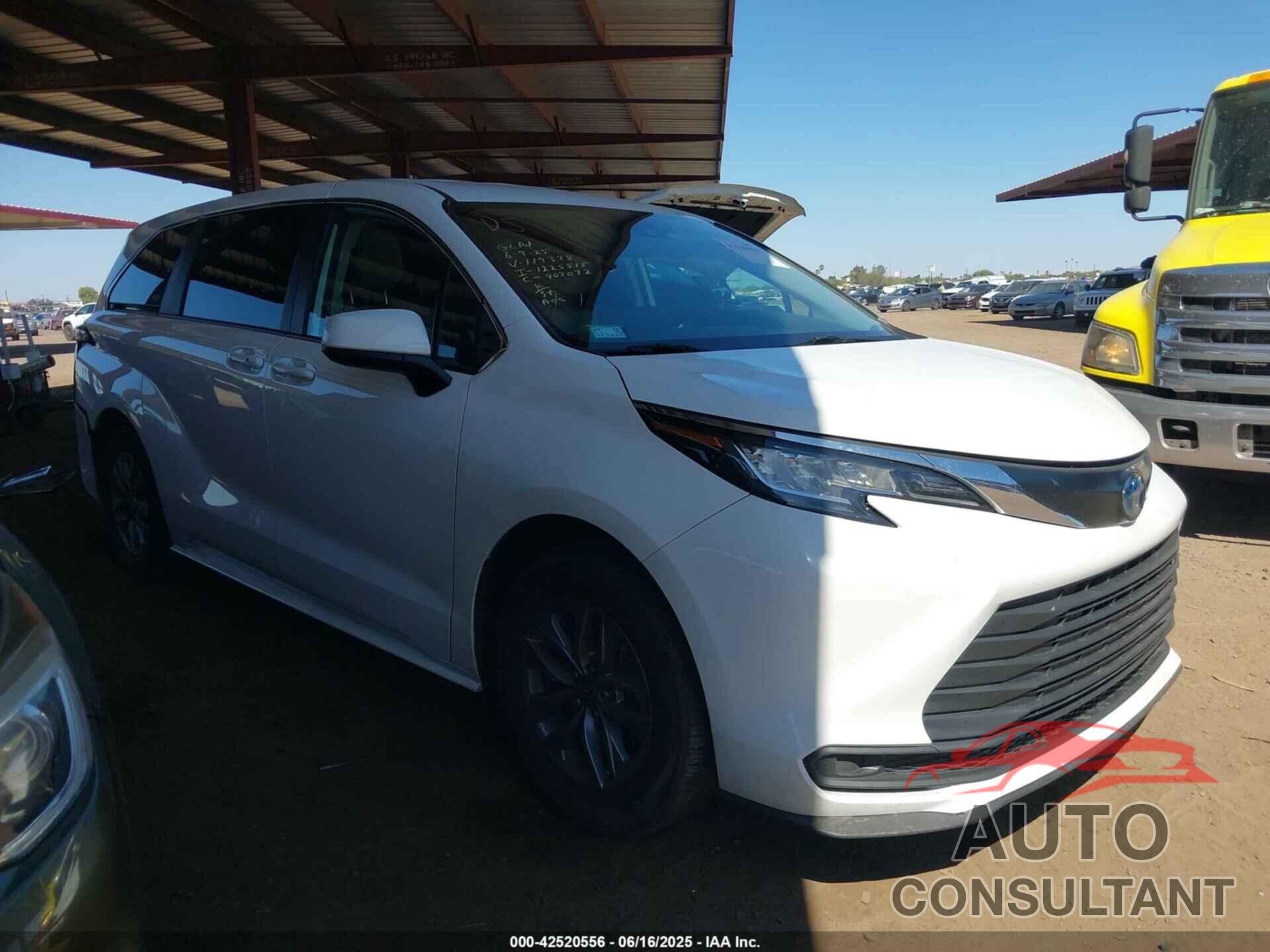 TOYOTA SIENNA 2022 - 5TDKRKEC4NS119378