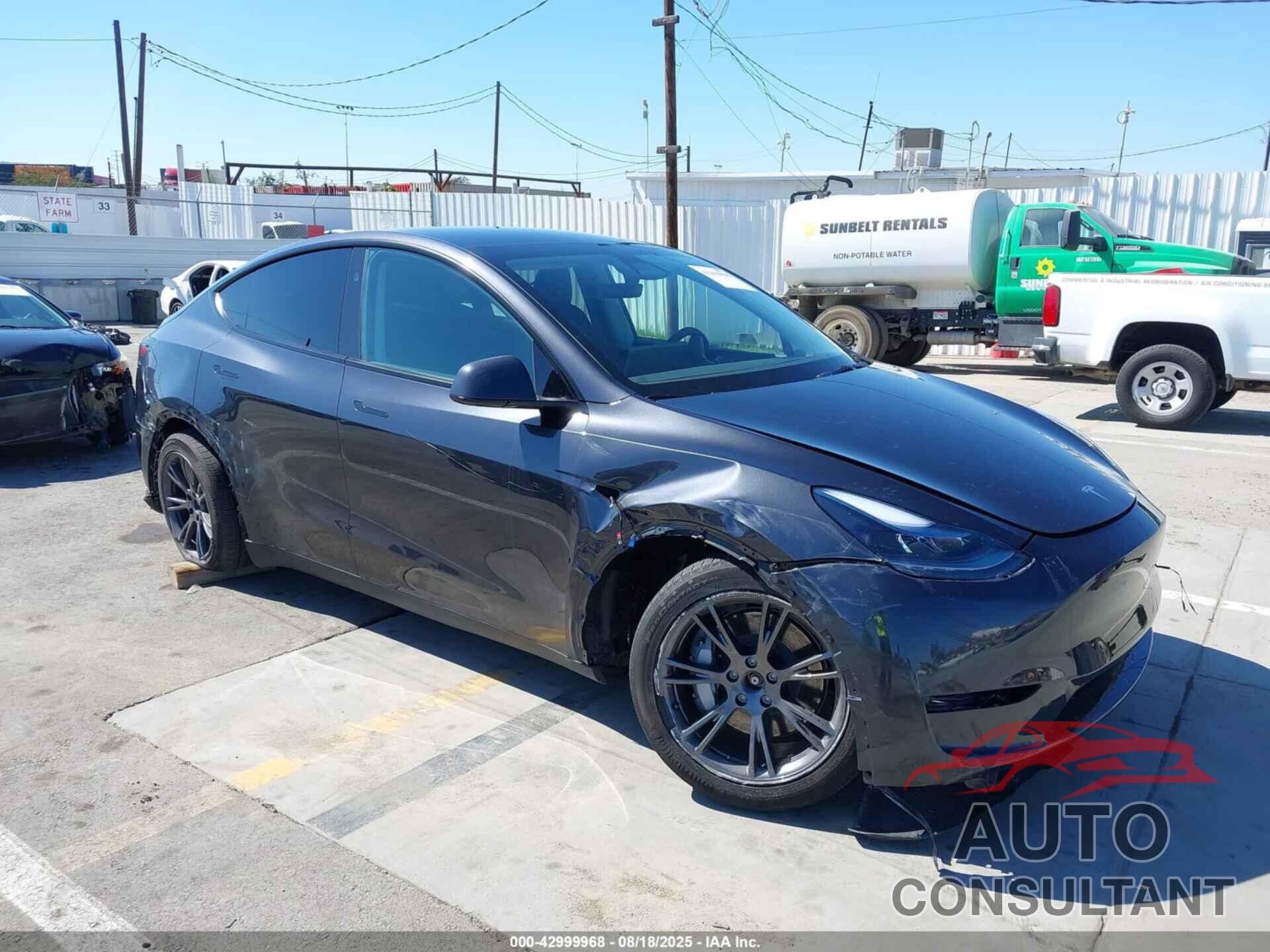 TESLA MODEL Y 2025 - 7SAYGDEE9SF234509